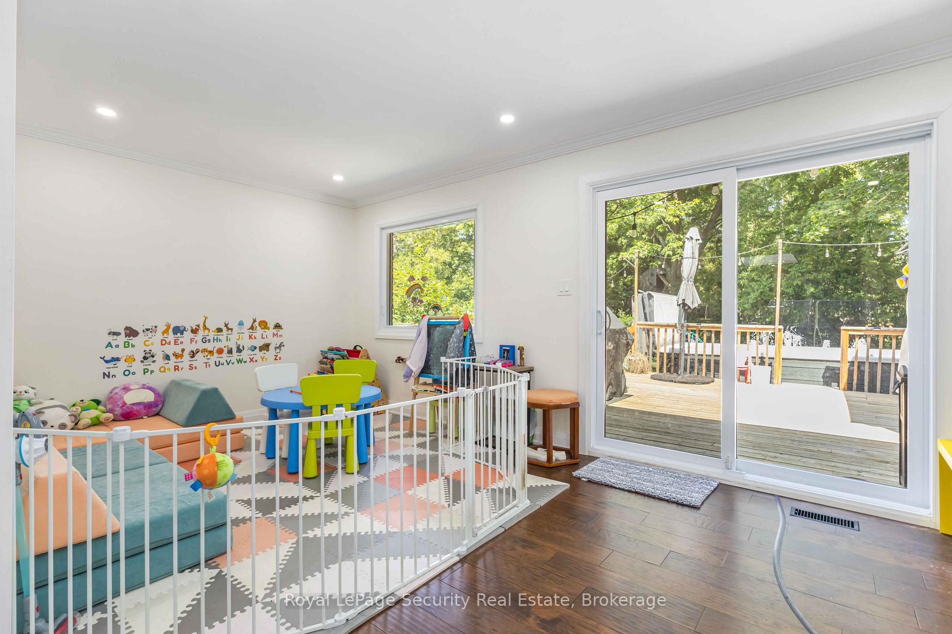 Photo 12 of 52 Young Street, Uxbridge — HOMEH
