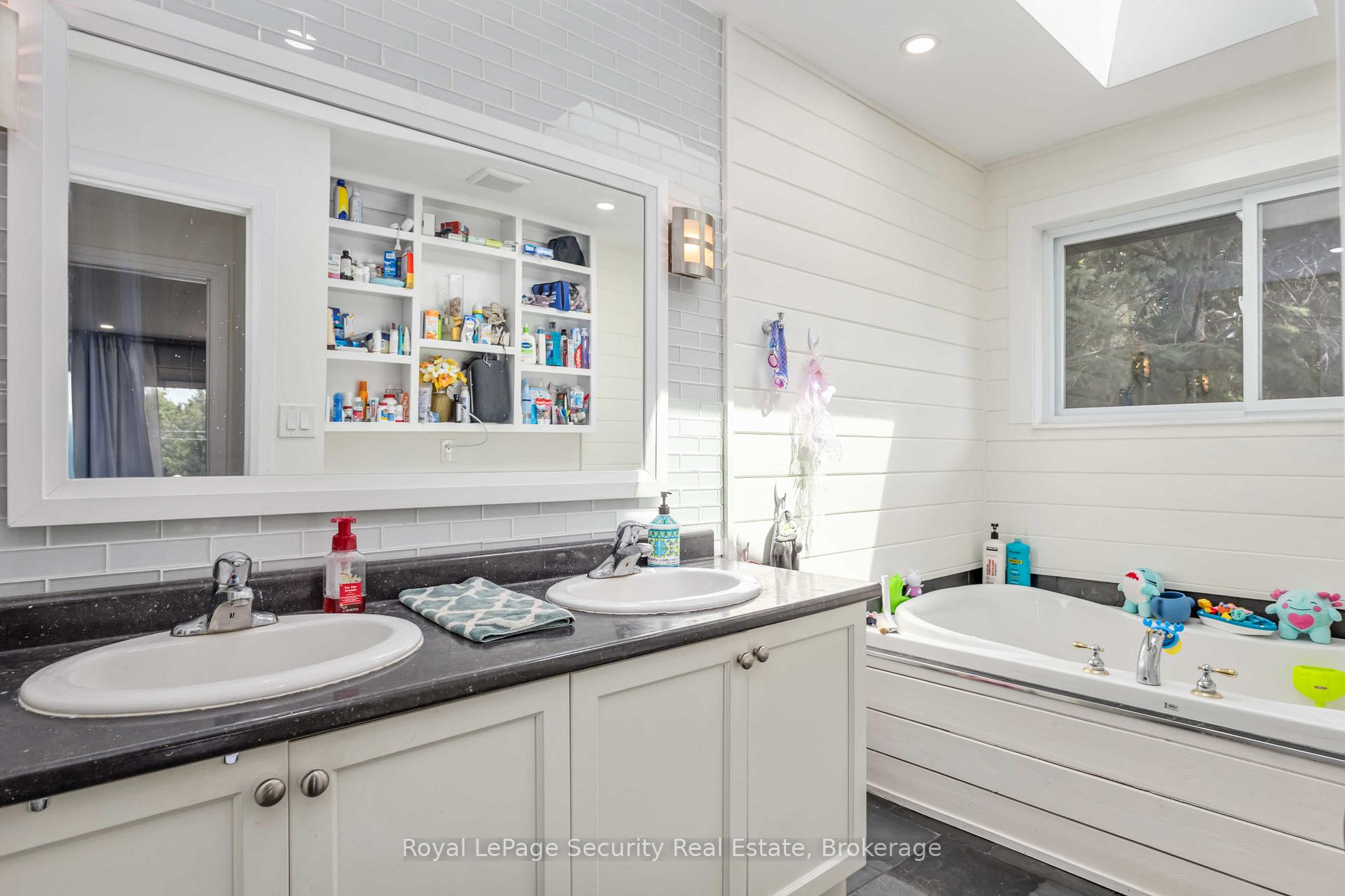 Photo 20 of 52 Young Street, Uxbridge — HOMEH