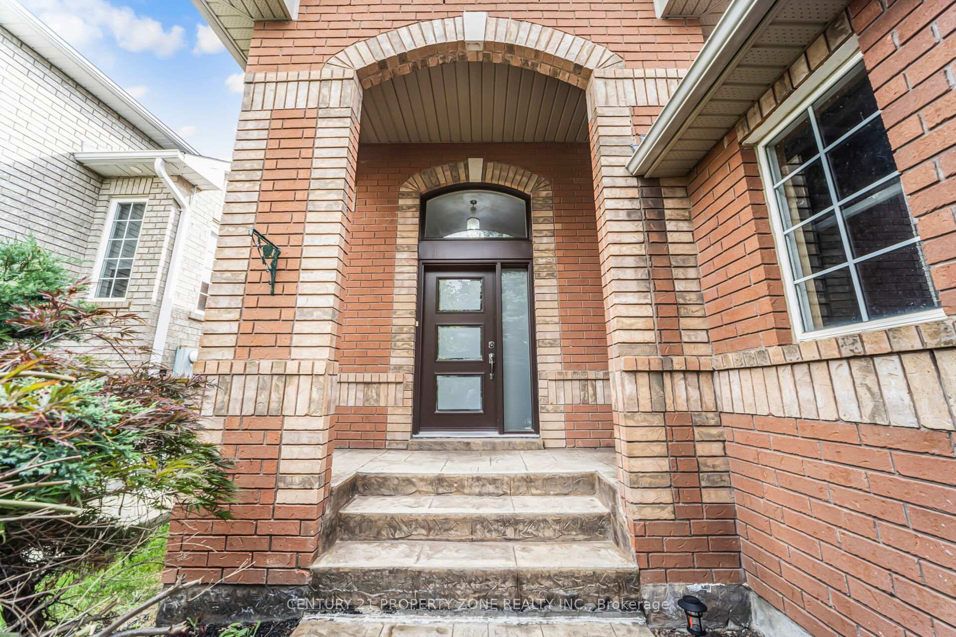 Photo 5 of 20 Robertson Davies Drive, Brampton, Snelgrove — HOMEH
