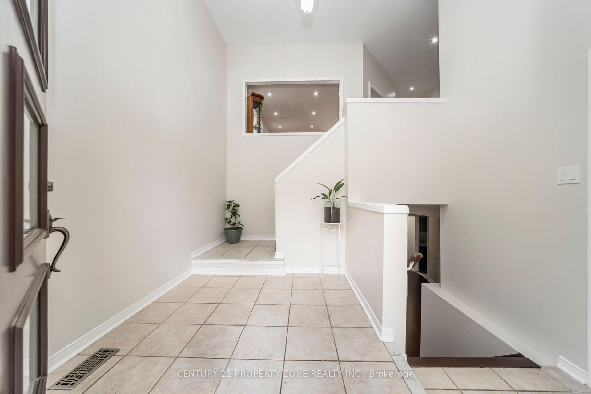 Photo 9 of 20 Robertson Davies Drive, Brampton, Snelgrove — HOMEH