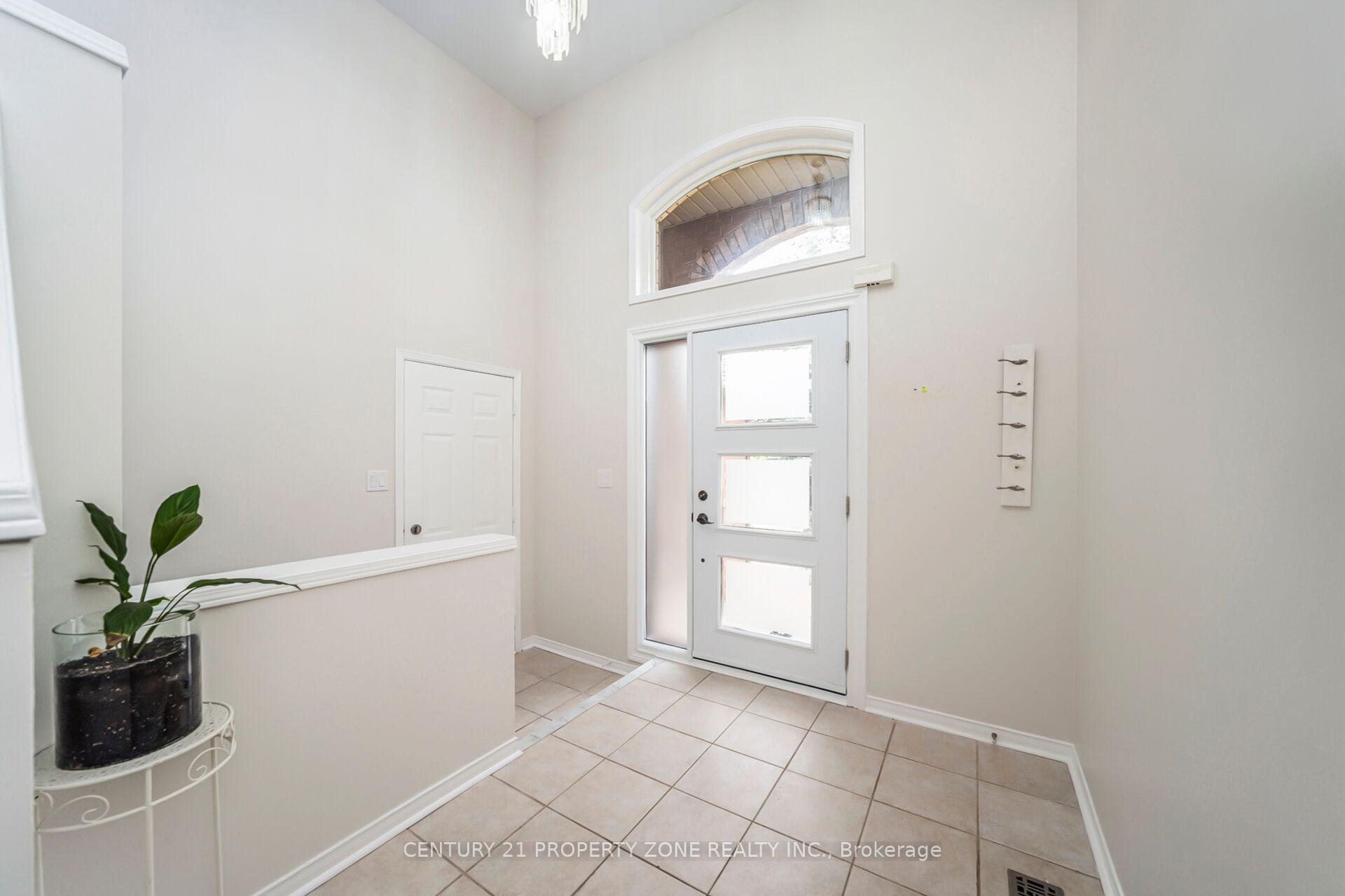 Photo 10 of 20 Robertson Davies Drive, Brampton, Snelgrove — HOMEH