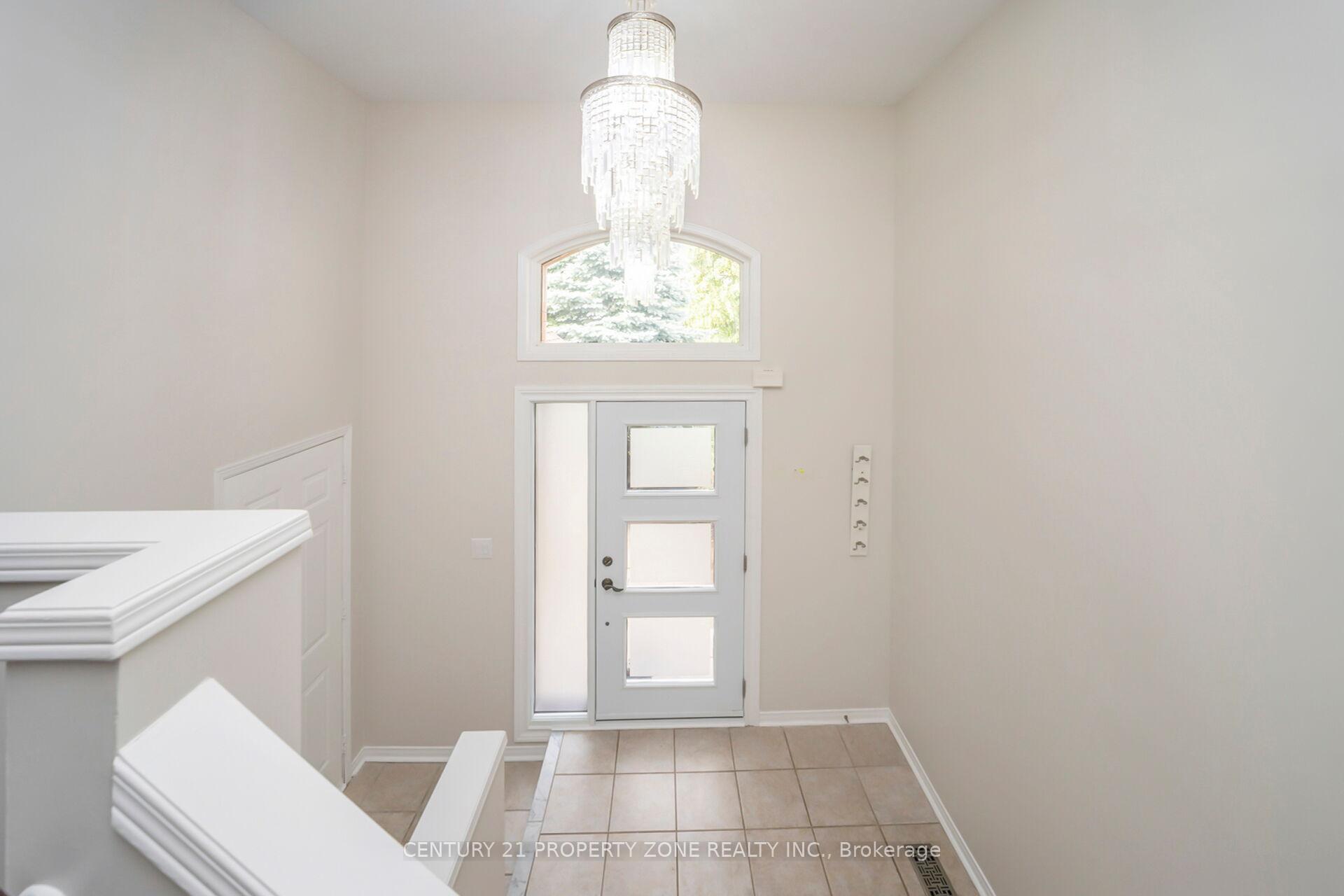 Photo 4 of 20 Robertson Davies Drive, Brampton, Snelgrove — HOMEH