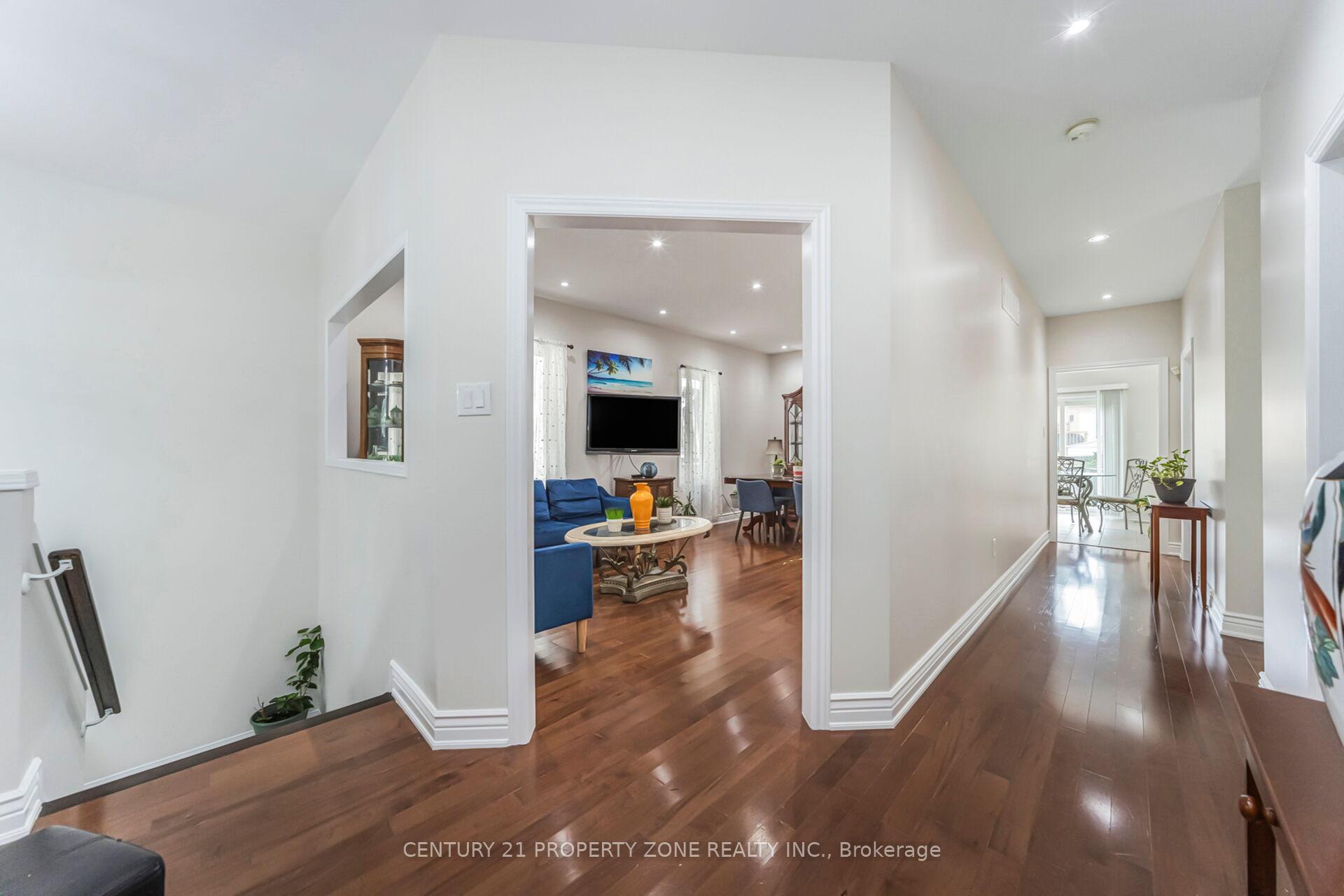 Photo 7 of 20 Robertson Davies Drive, Brampton, Snelgrove — HOMEH