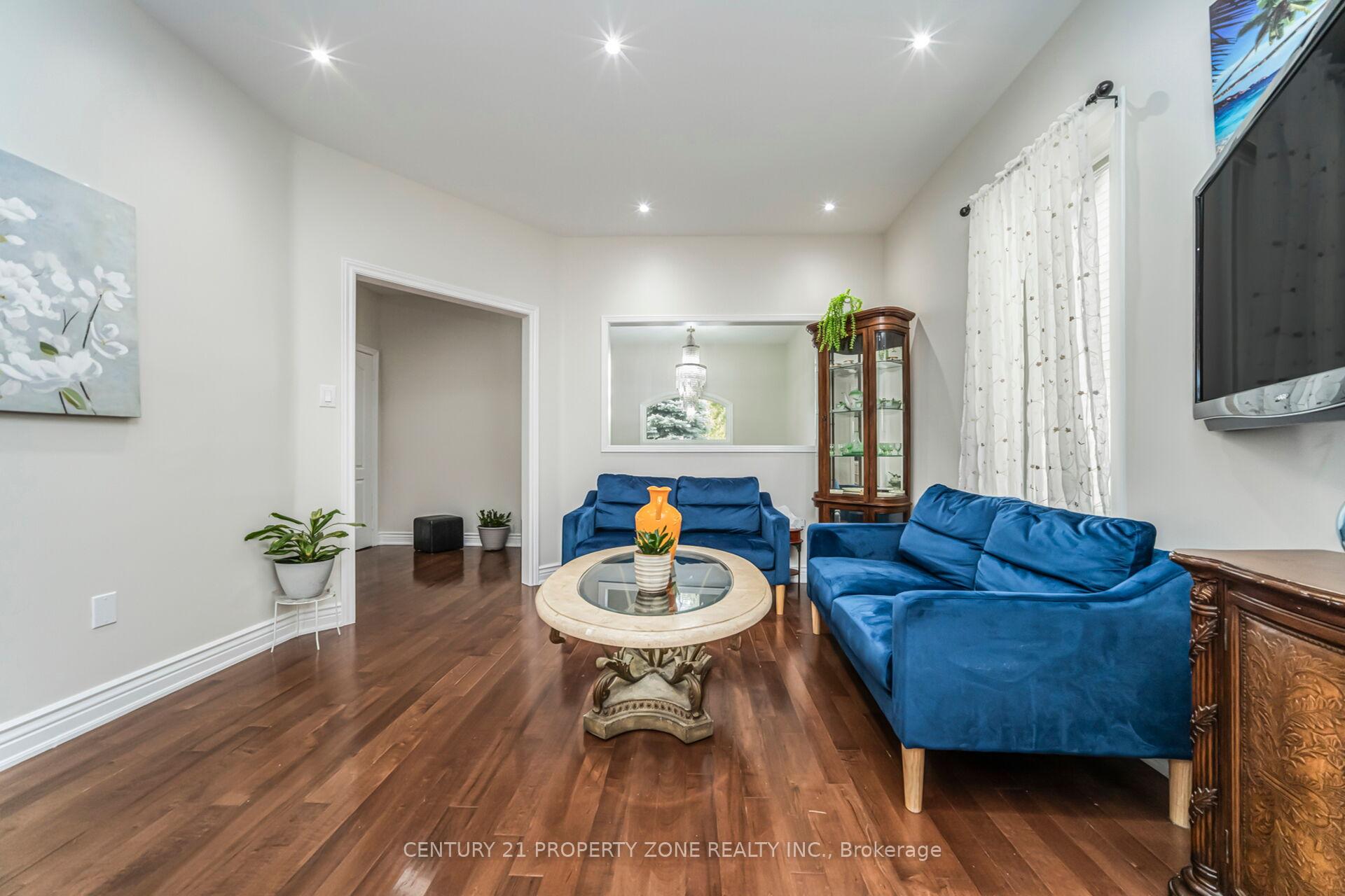 Photo 12 of 20 Robertson Davies Drive, Brampton, Snelgrove — HOMEH