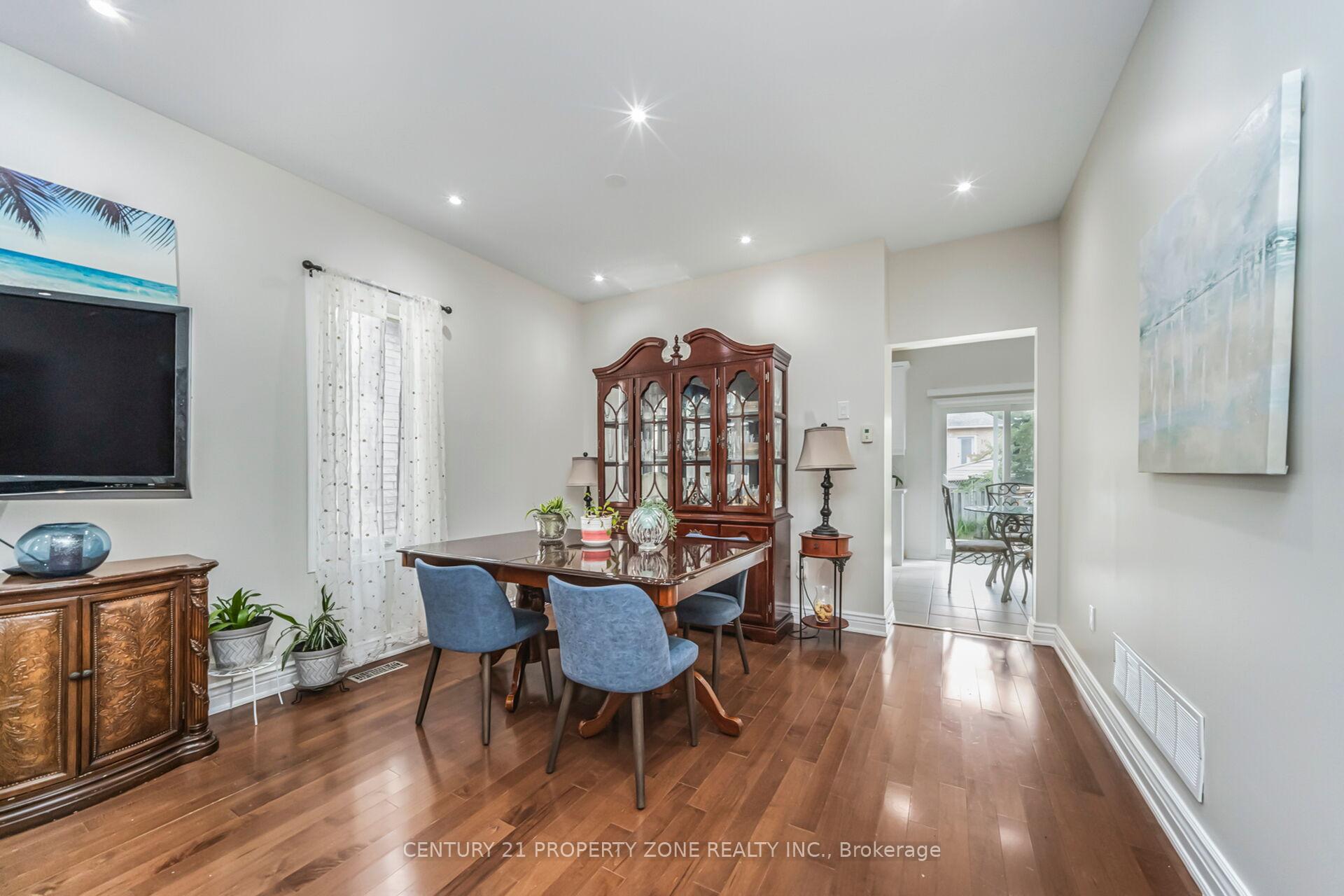 Photo 14 of 20 Robertson Davies Drive, Brampton, Snelgrove — HOMEH
