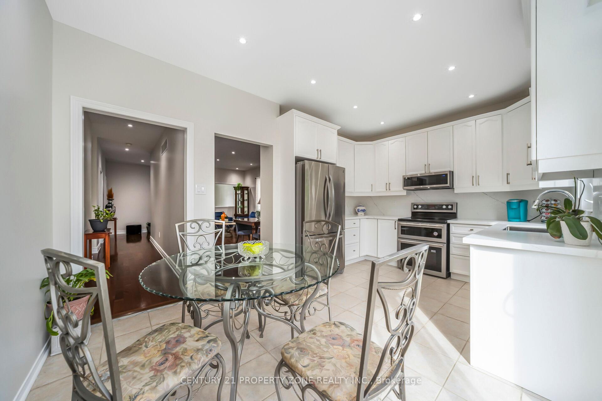 Photo 13 of 20 Robertson Davies Drive, Brampton, Snelgrove — HOMEH