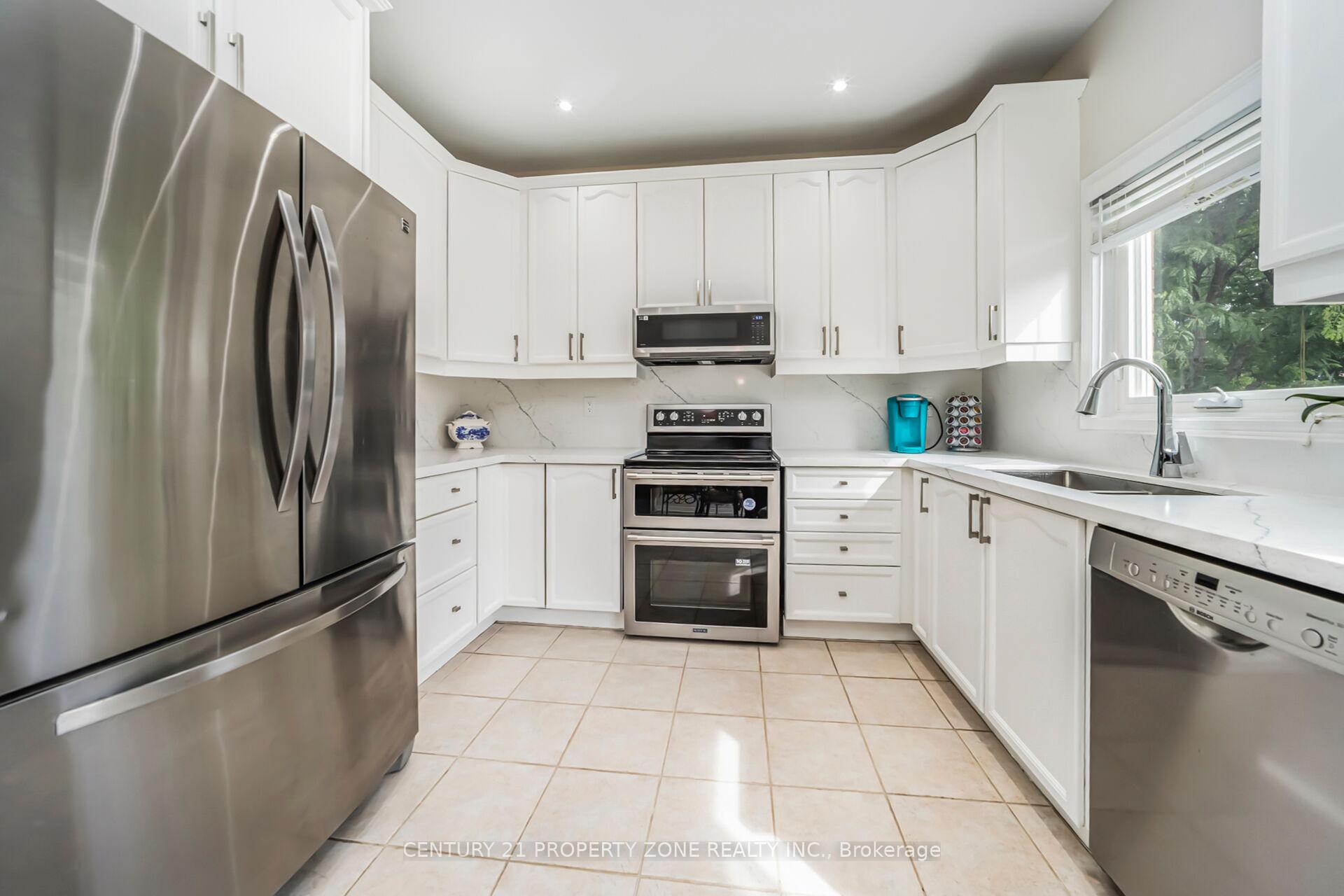 Photo 19 of 20 Robertson Davies Drive, Brampton, Snelgrove — HOMEH