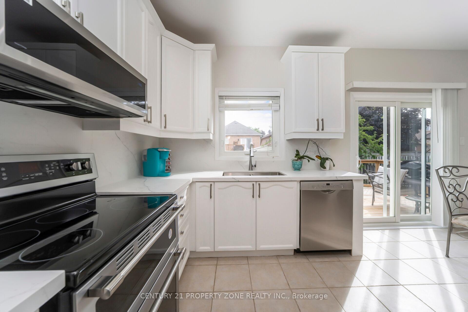 Photo 17 of 20 Robertson Davies Drive, Brampton, Snelgrove — HOMEH