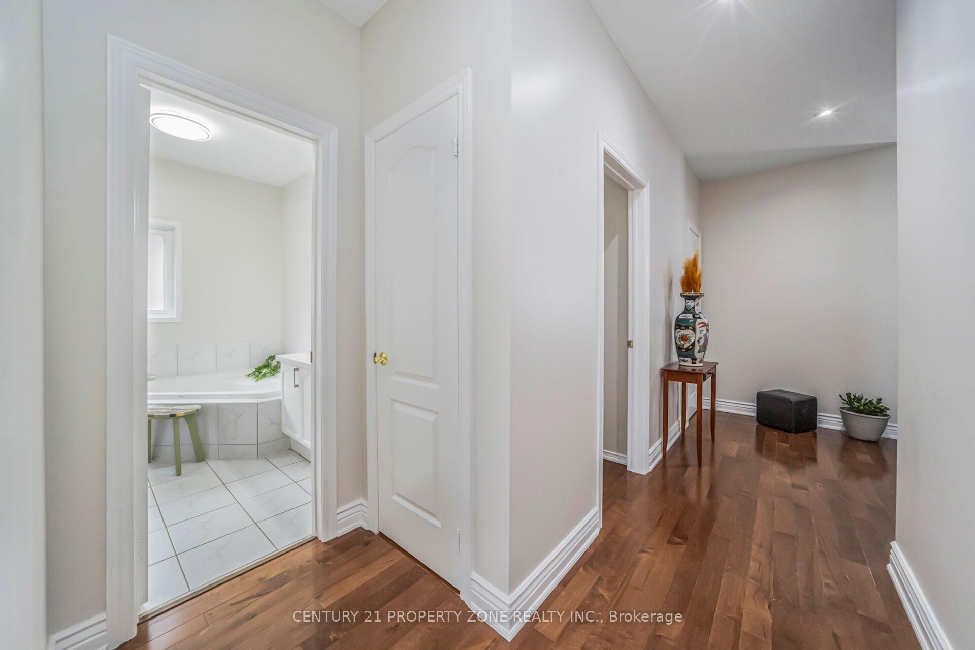 Photo 24 of 20 Robertson Davies Drive, Brampton, Snelgrove — HOMEH