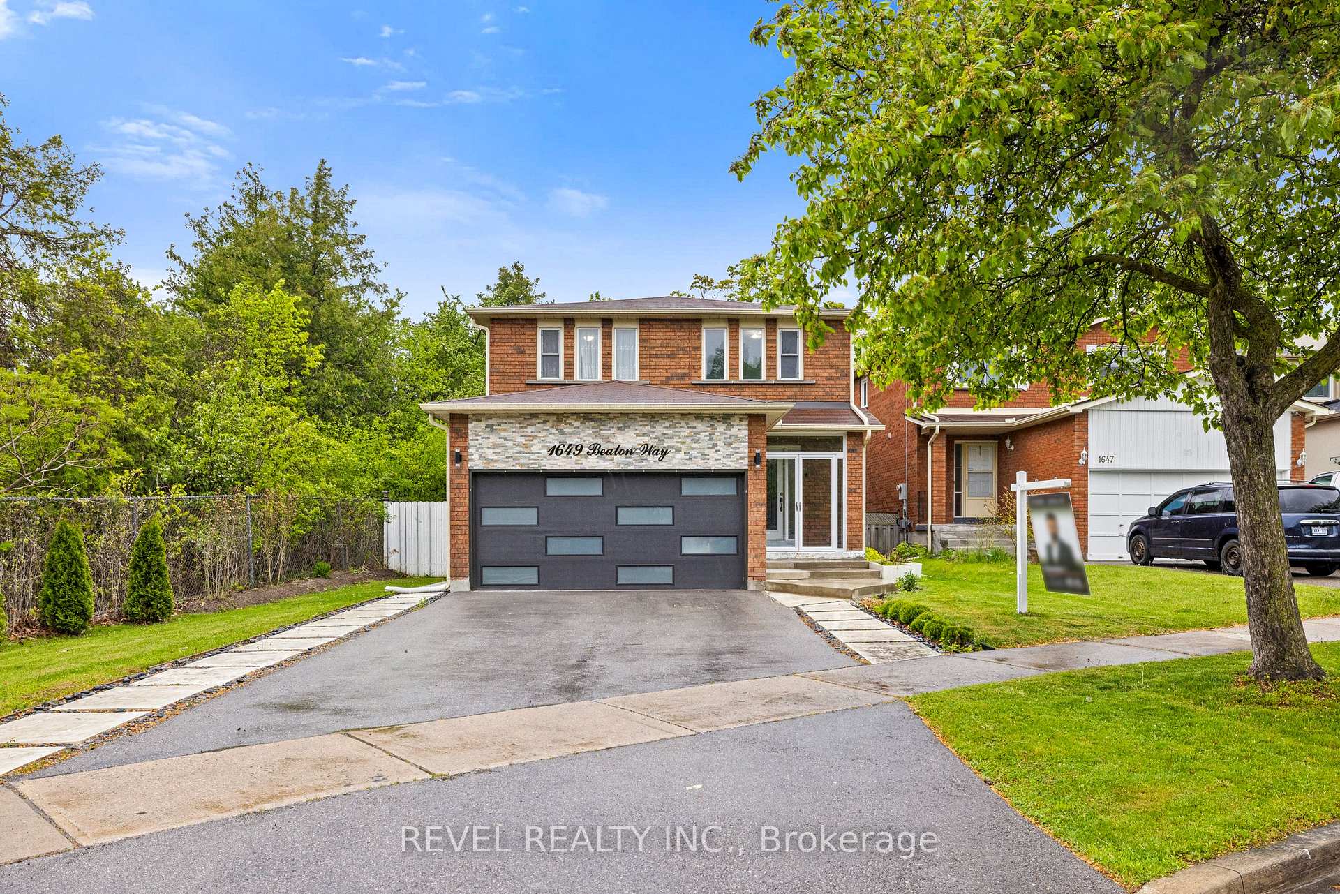 Front of 1649 Beaton Way