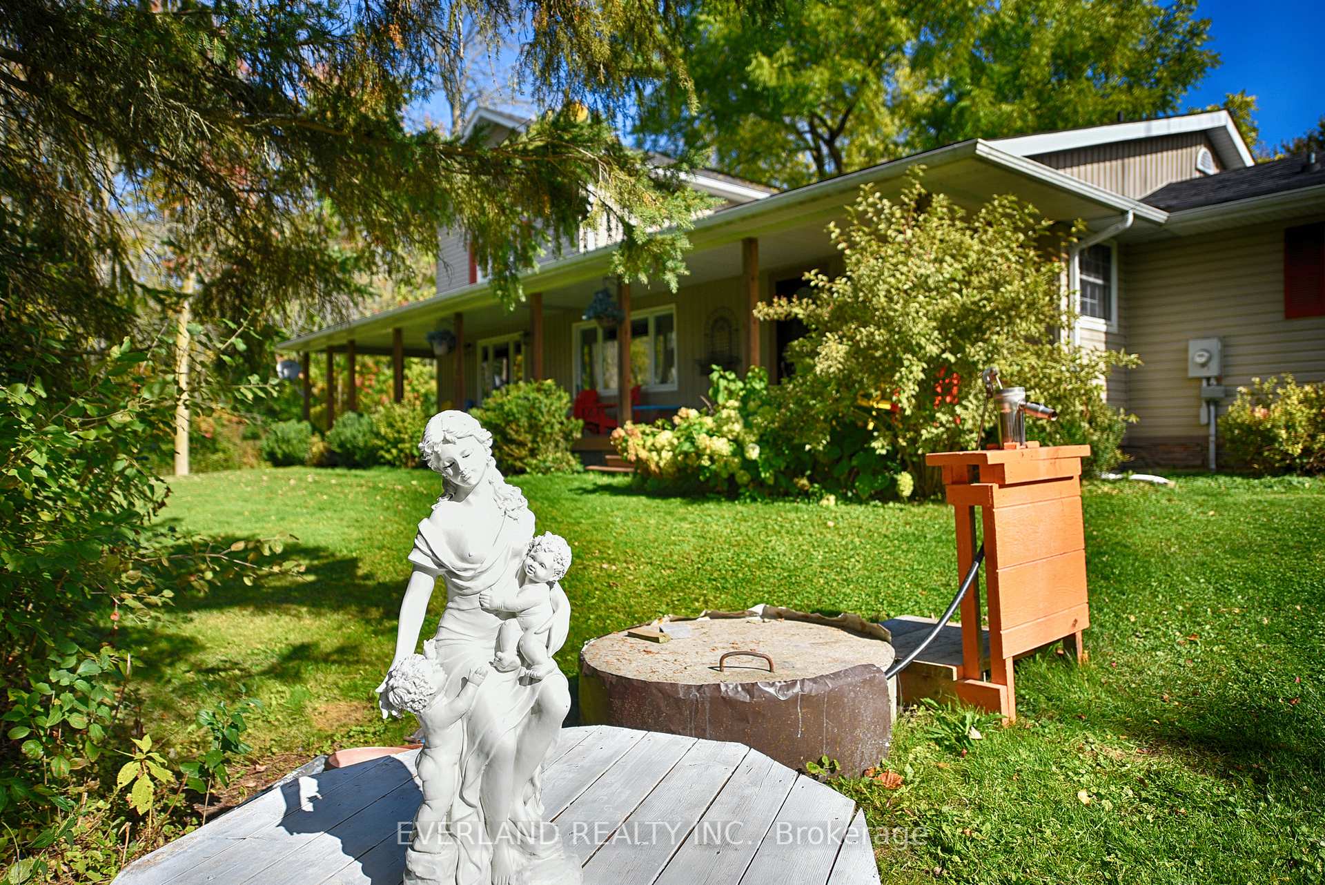 Photo 3 of 27001 Civic Centre Road, Georgina, Historic Lakeshore Communities — HOMEH