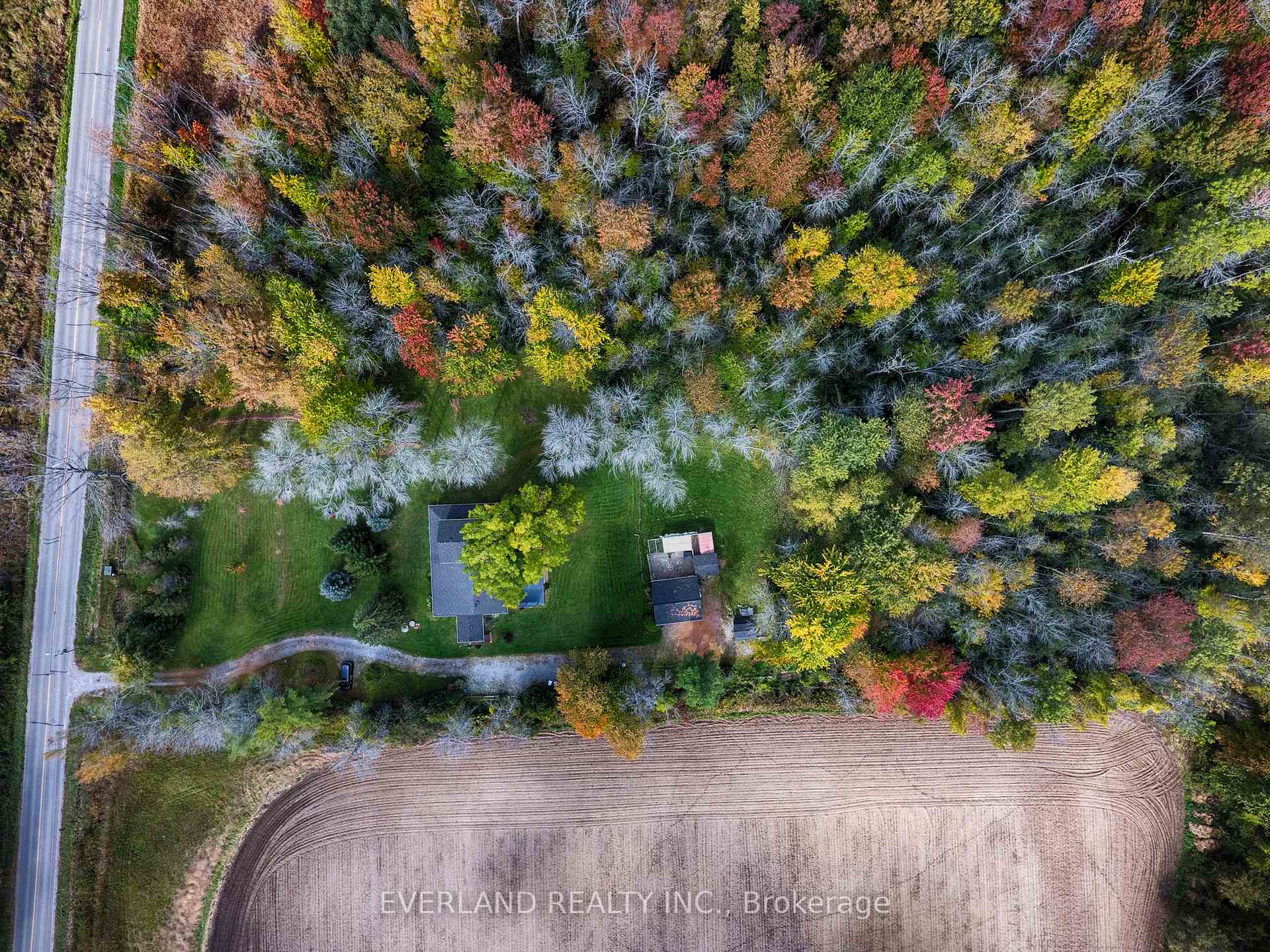 Photo 4 of 27001 Civic Centre Road, Georgina, Historic Lakeshore Communities — HOMEH