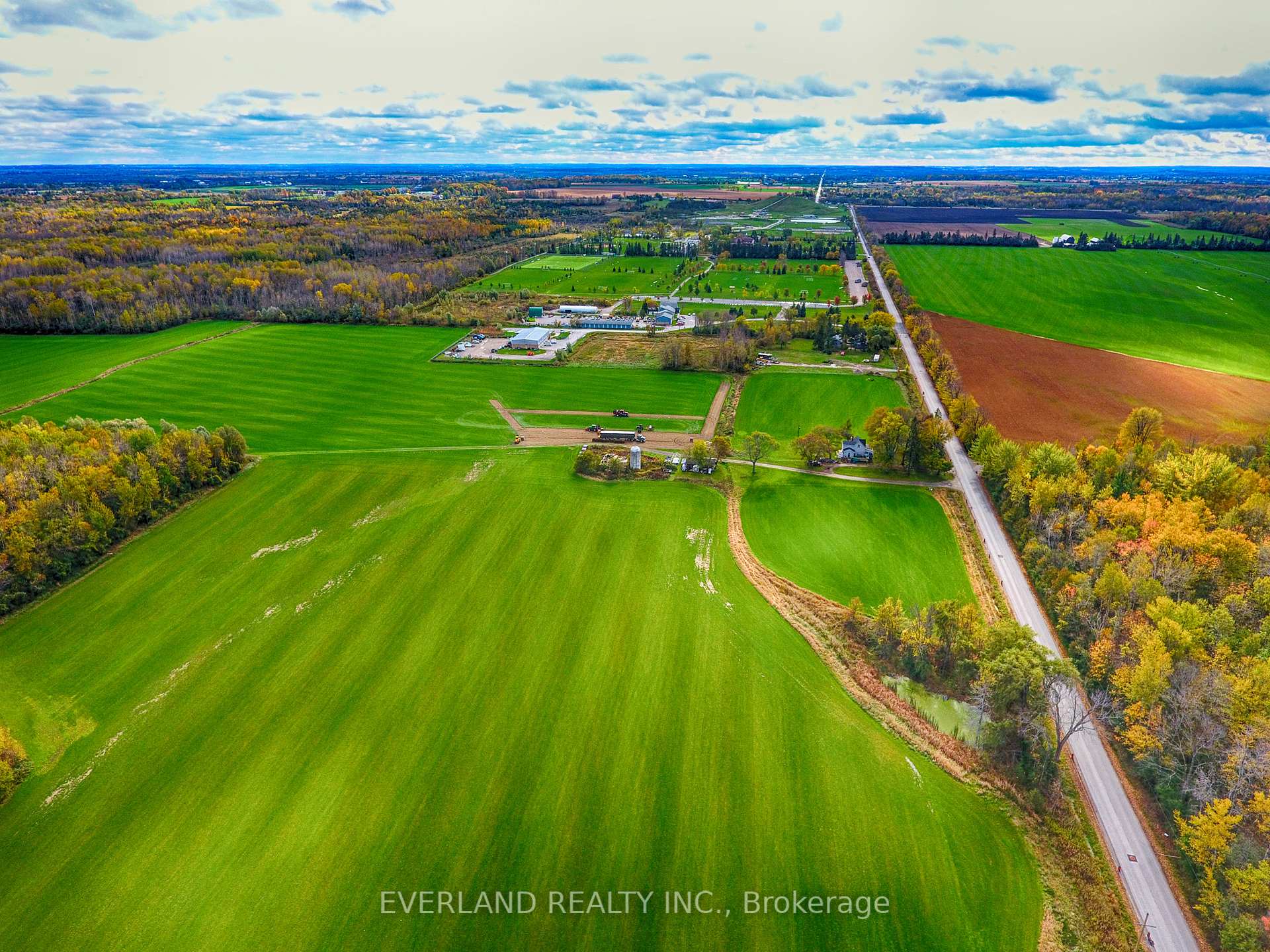 Photo 2 of 27001 Civic Centre Road, Georgina, Historic Lakeshore Communities — HOMEH