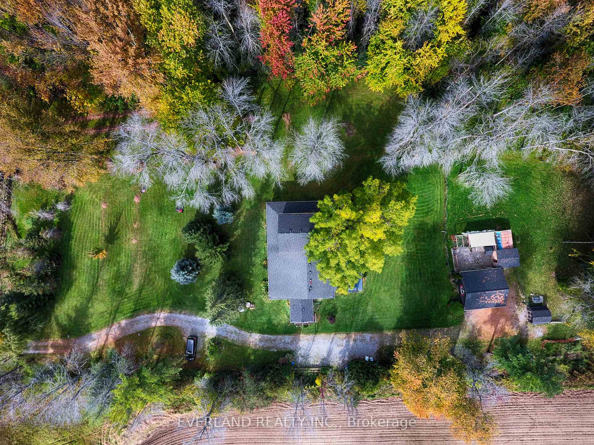 Photo 5 of 27001 Civic Centre Road, Georgina, Historic Lakeshore Communities — HOMEH