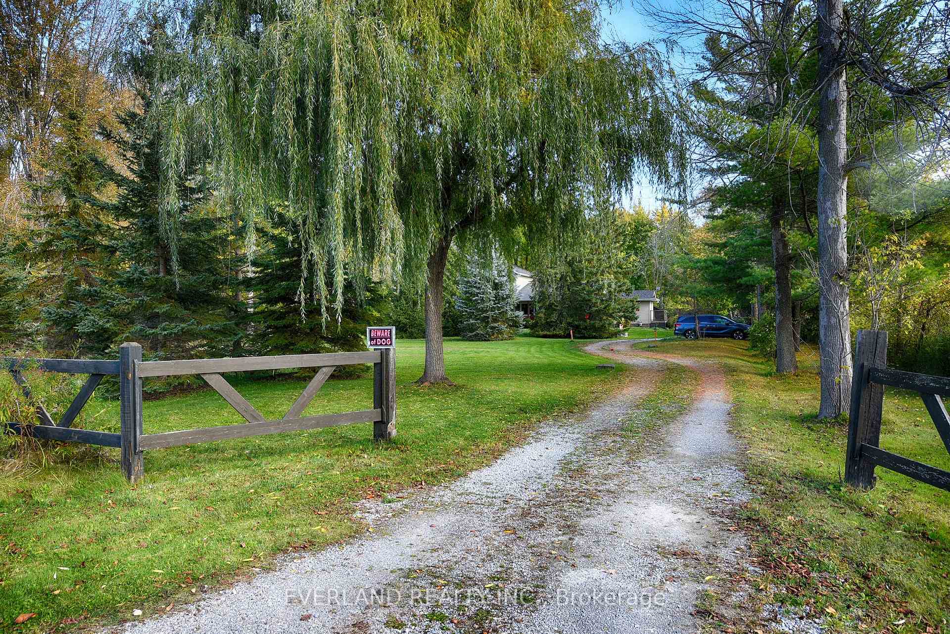 Photo 8 of 27001 Civic Centre Road, Georgina, Historic Lakeshore Communities — HOMEH