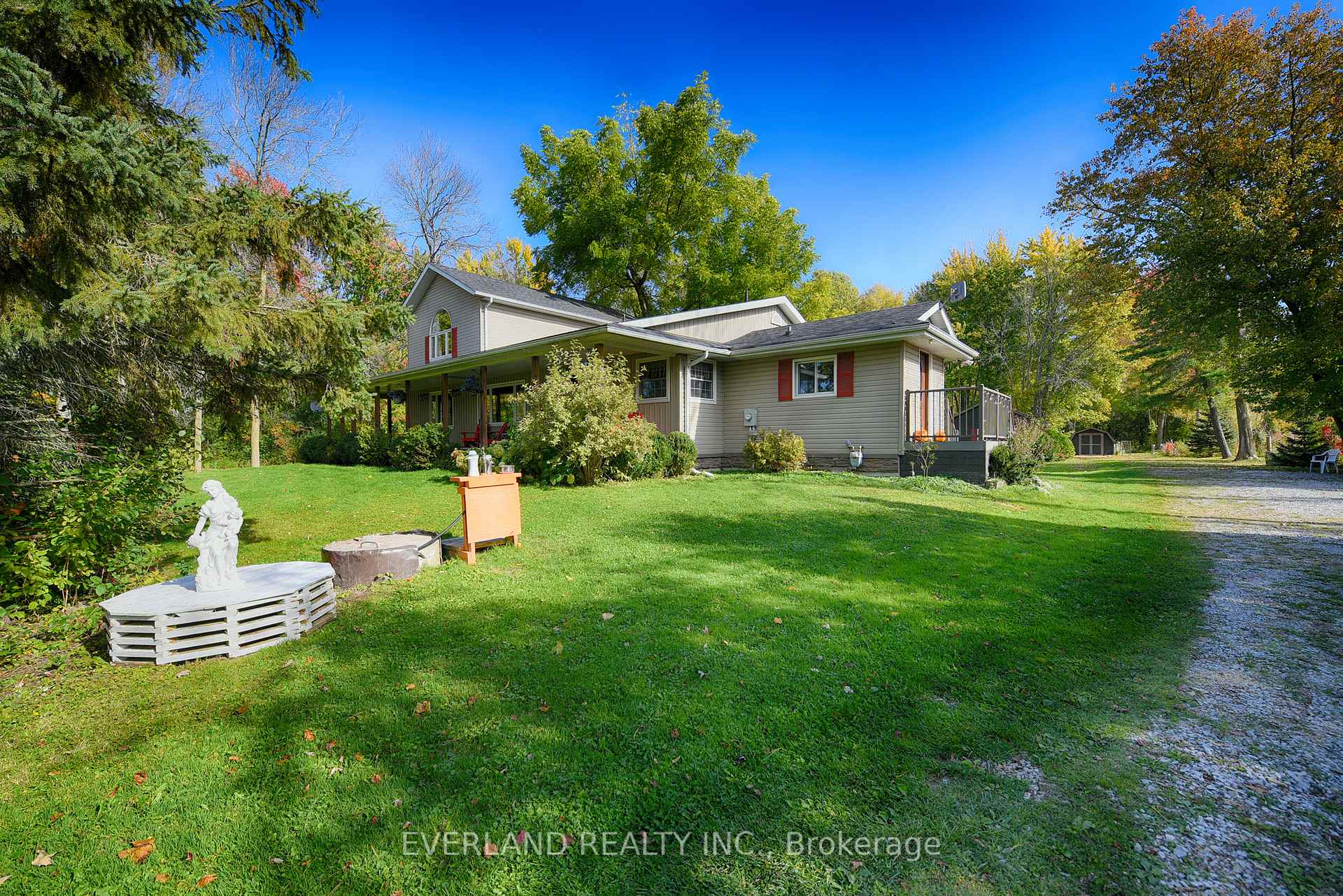 Photo 6 of 27001 Civic Centre Road, Georgina, Historic Lakeshore Communities — HOMEH