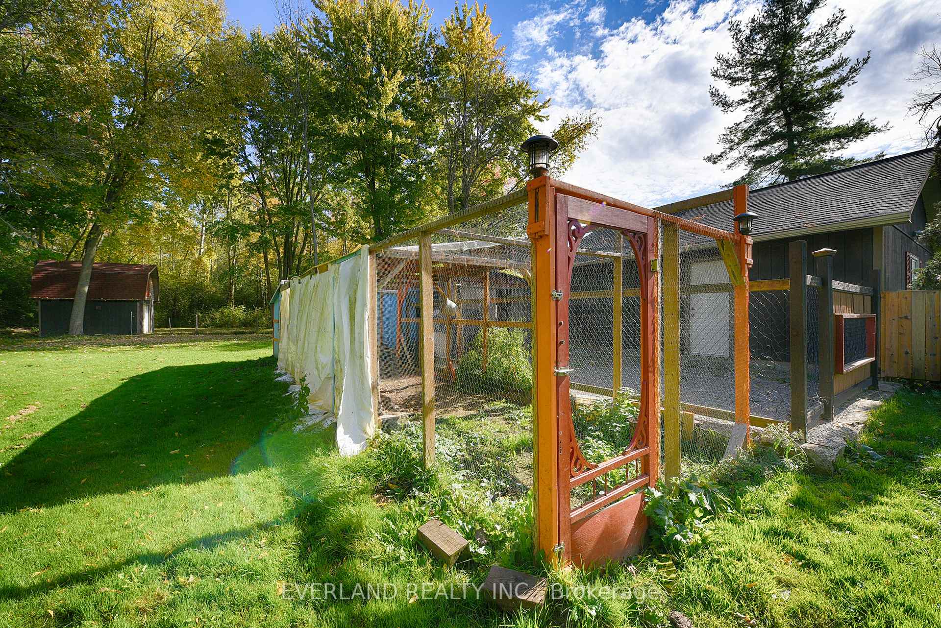 Photo 9 of 27001 Civic Centre Road, Georgina, Historic Lakeshore Communities — HOMEH