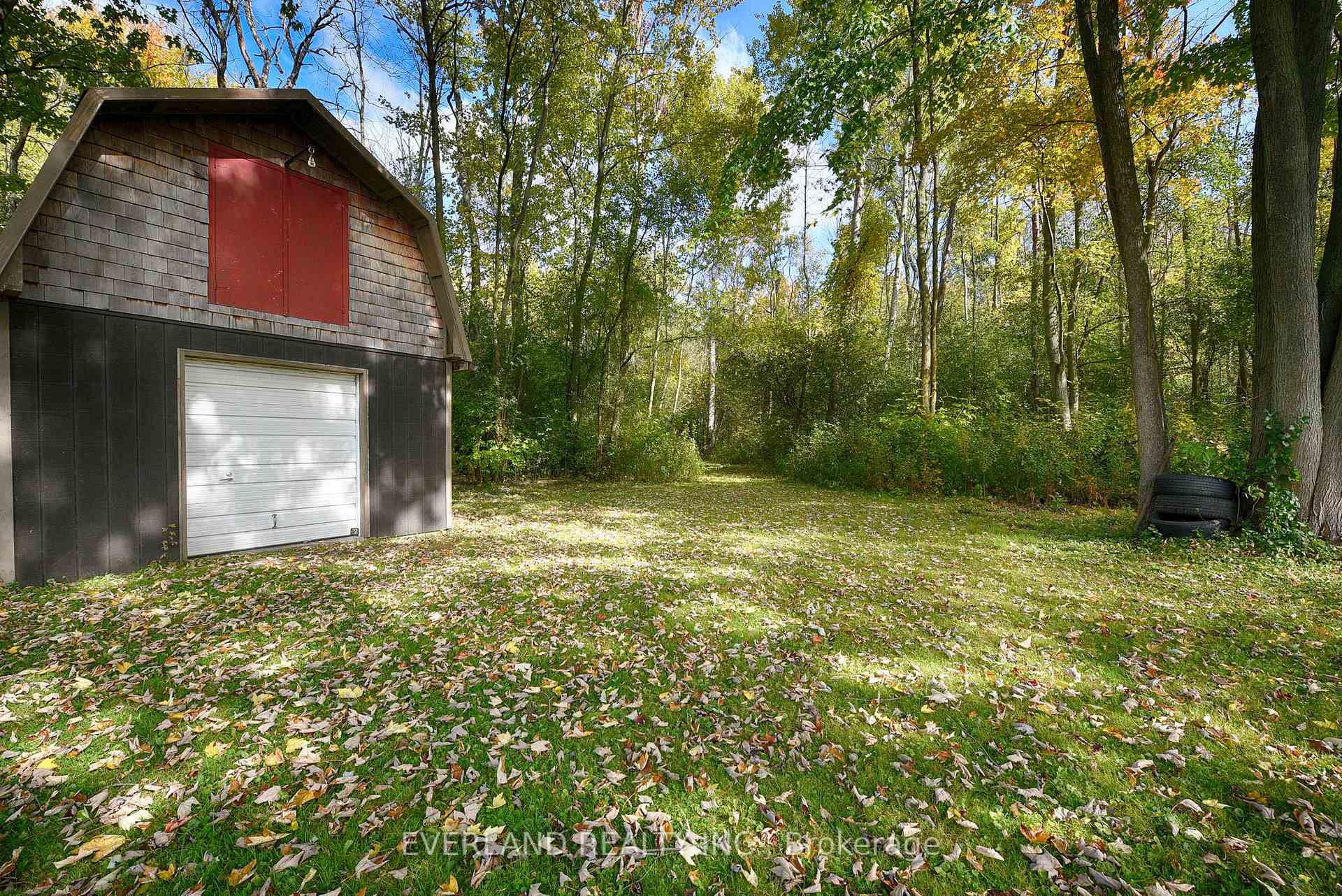 Photo 14 of 27001 Civic Centre Road, Georgina, Historic Lakeshore Communities — HOMEH