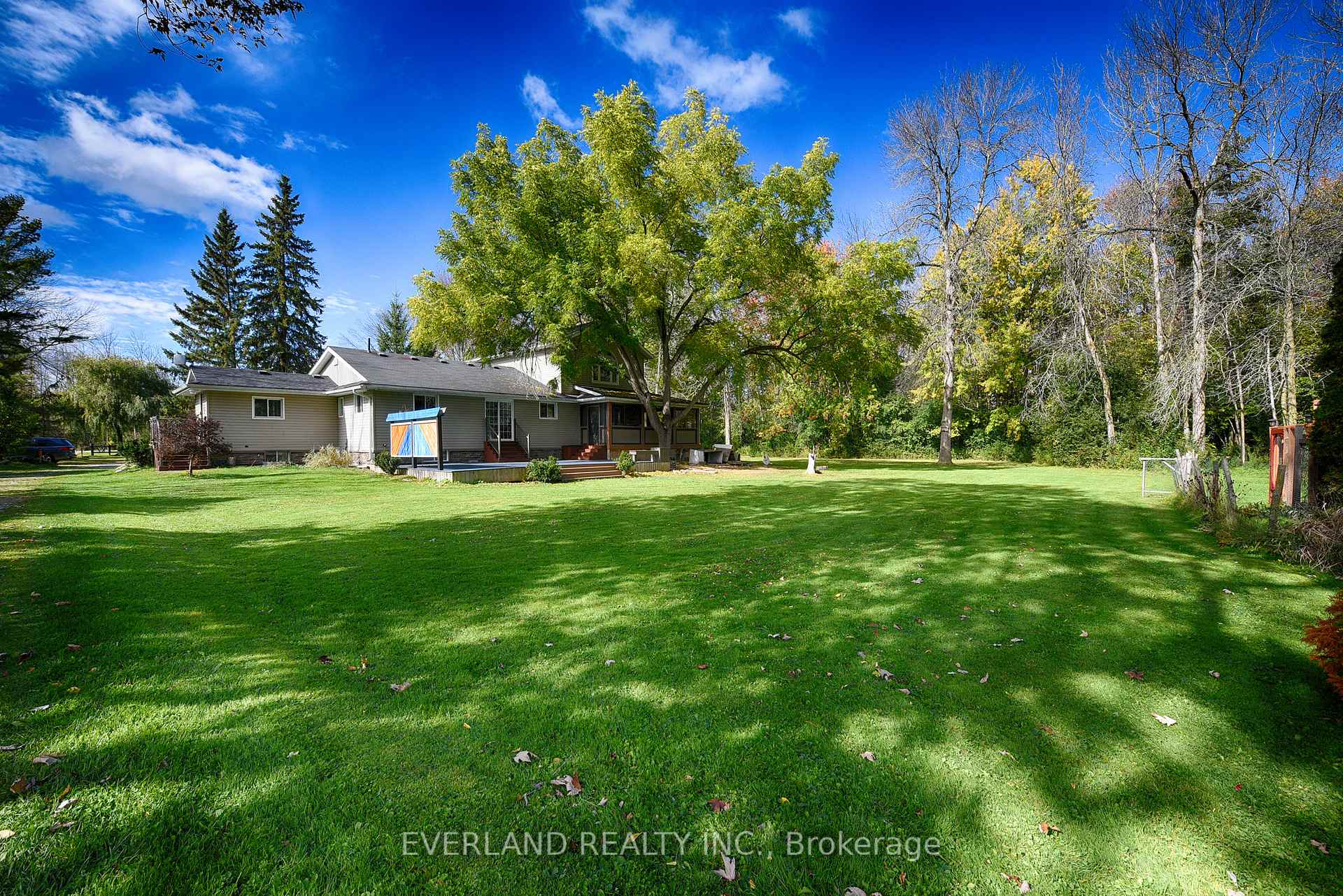 Photo 18 of 27001 Civic Centre Road, Georgina, Historic Lakeshore Communities — HOMEH