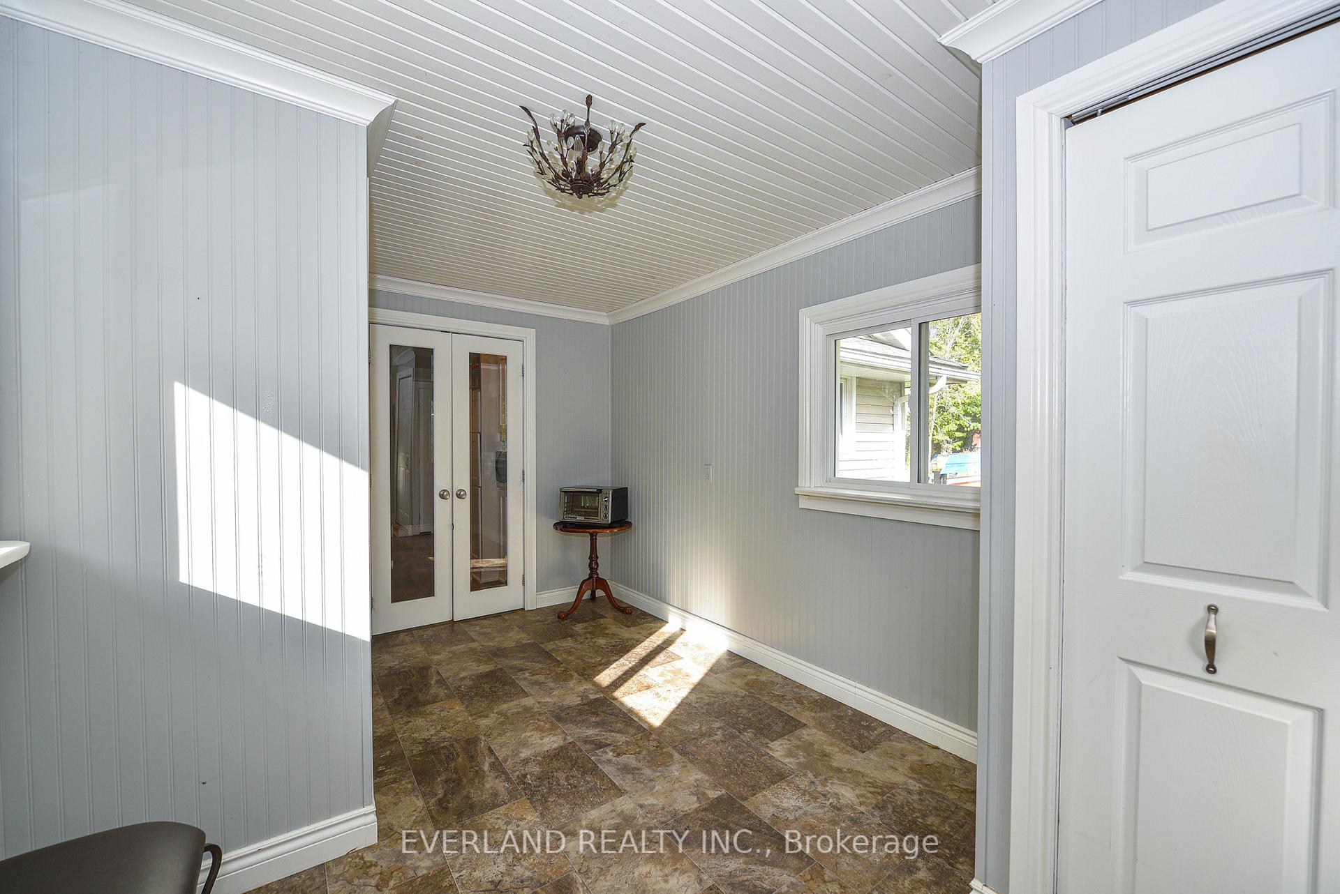 Photo 44 of 27001 Civic Centre Road, Georgina, Historic Lakeshore Communities — HOMEH