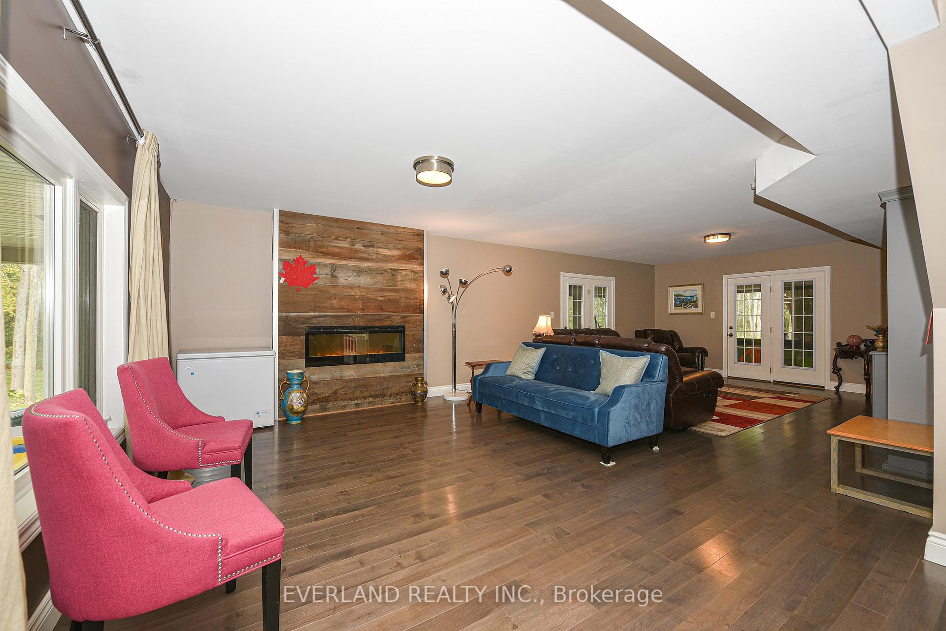 Photo 47 of 27001 Civic Centre Road, Georgina, Historic Lakeshore Communities — HOMEH