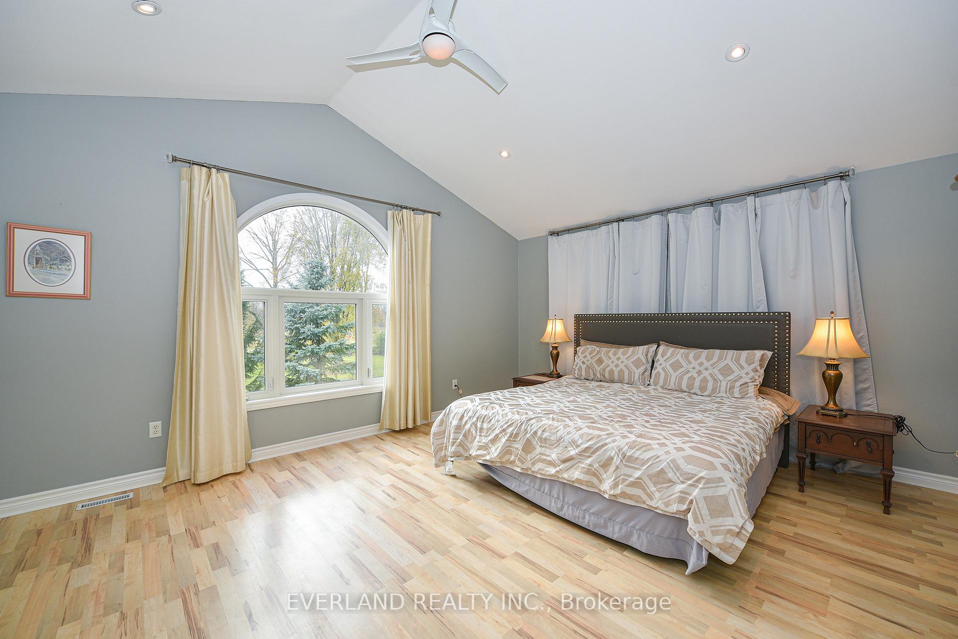Photo 48 of 27001 Civic Centre Road, Georgina, Historic Lakeshore Communities — HOMEH