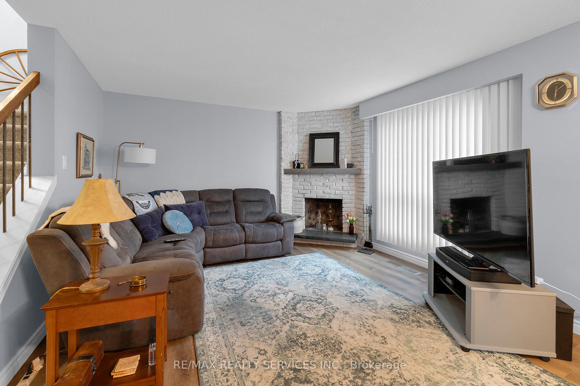 Photo 5 of 22 Nottawasaga Crescent, Brampton, Heart Lake West — HOMEH