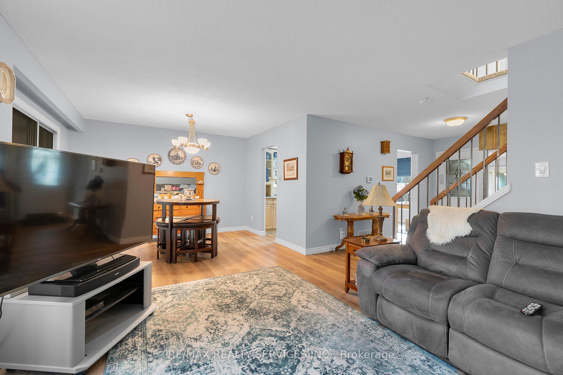 Photo 7 of 22 Nottawasaga Crescent, Brampton, Heart Lake West — HOMEH