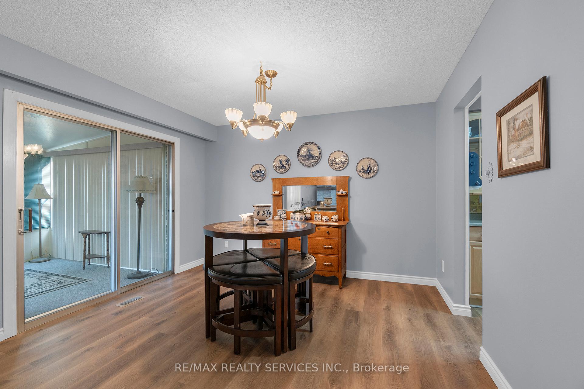 Photo 6 of 22 Nottawasaga Crescent, Brampton, Heart Lake West — HOMEH