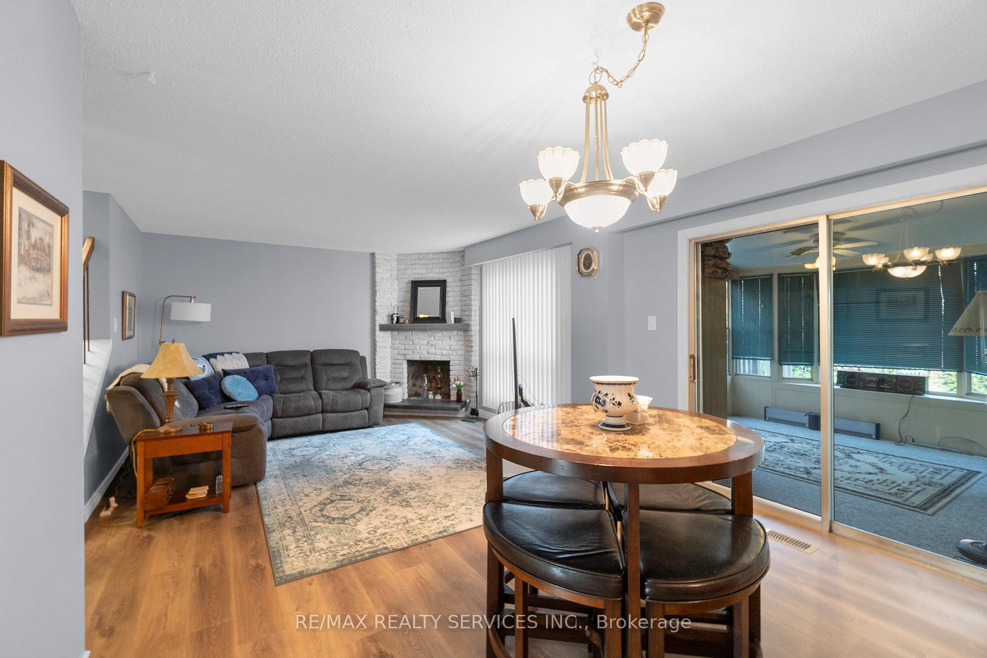 Photo 9 of 22 Nottawasaga Crescent, Brampton, Heart Lake West — HOMEH