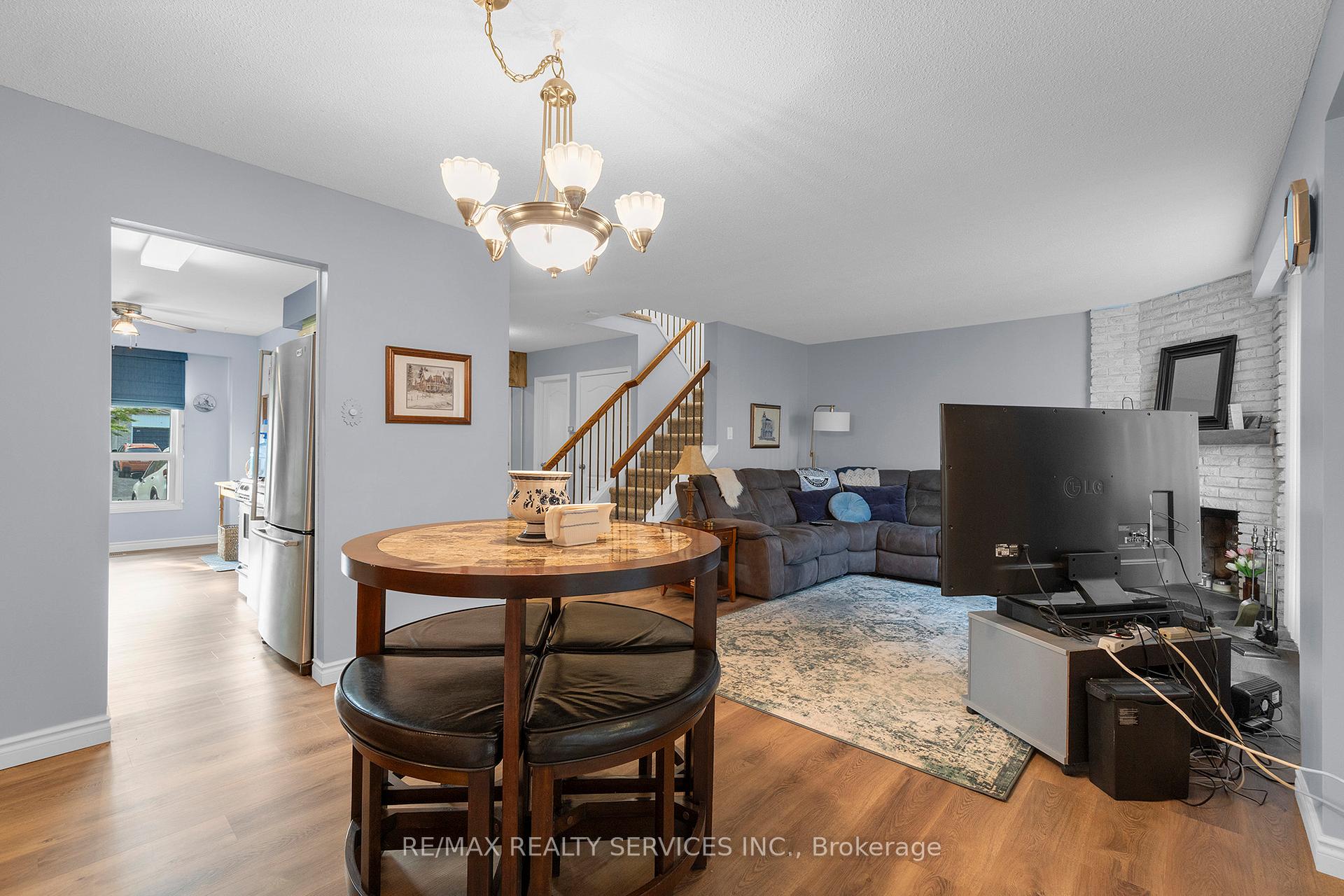 Photo 8 of 22 Nottawasaga Crescent, Brampton, Heart Lake West — HOMEH