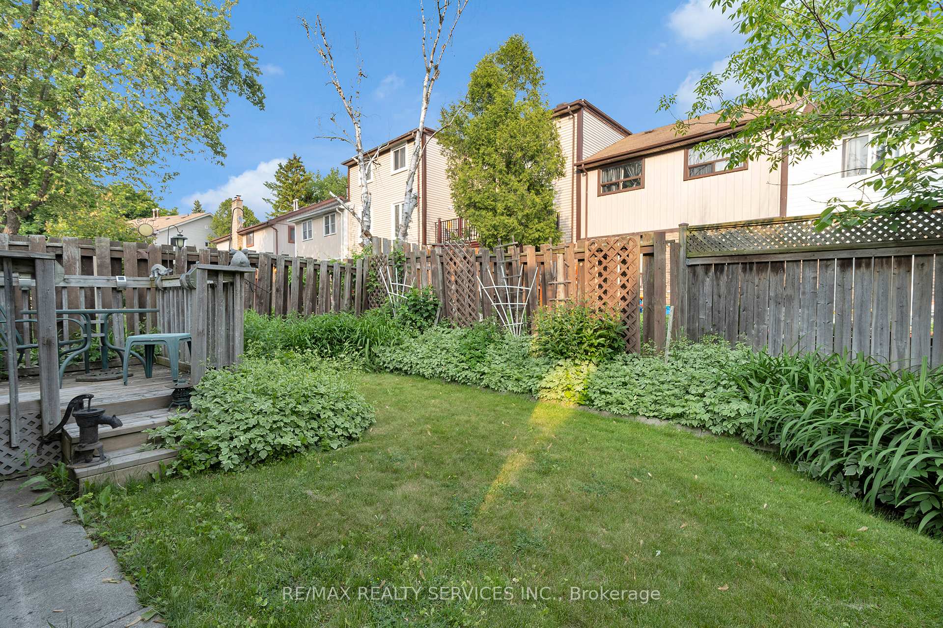 Photo 33 of 22 Nottawasaga Crescent, Brampton, Heart Lake West — HOMEH