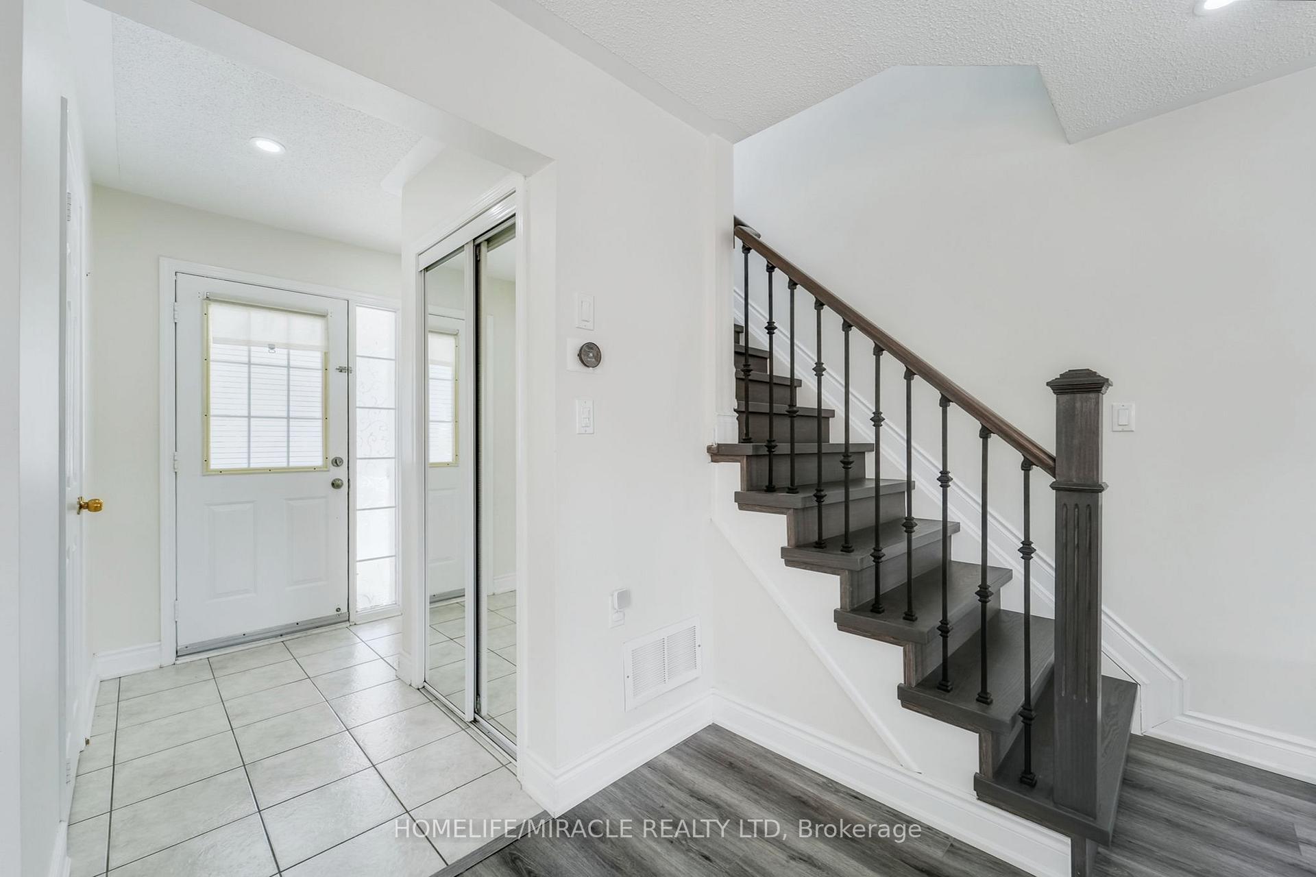 Photo 3 of 48 Jessop Drive, Brampton, Fletcher's Meadow — HOMEH
