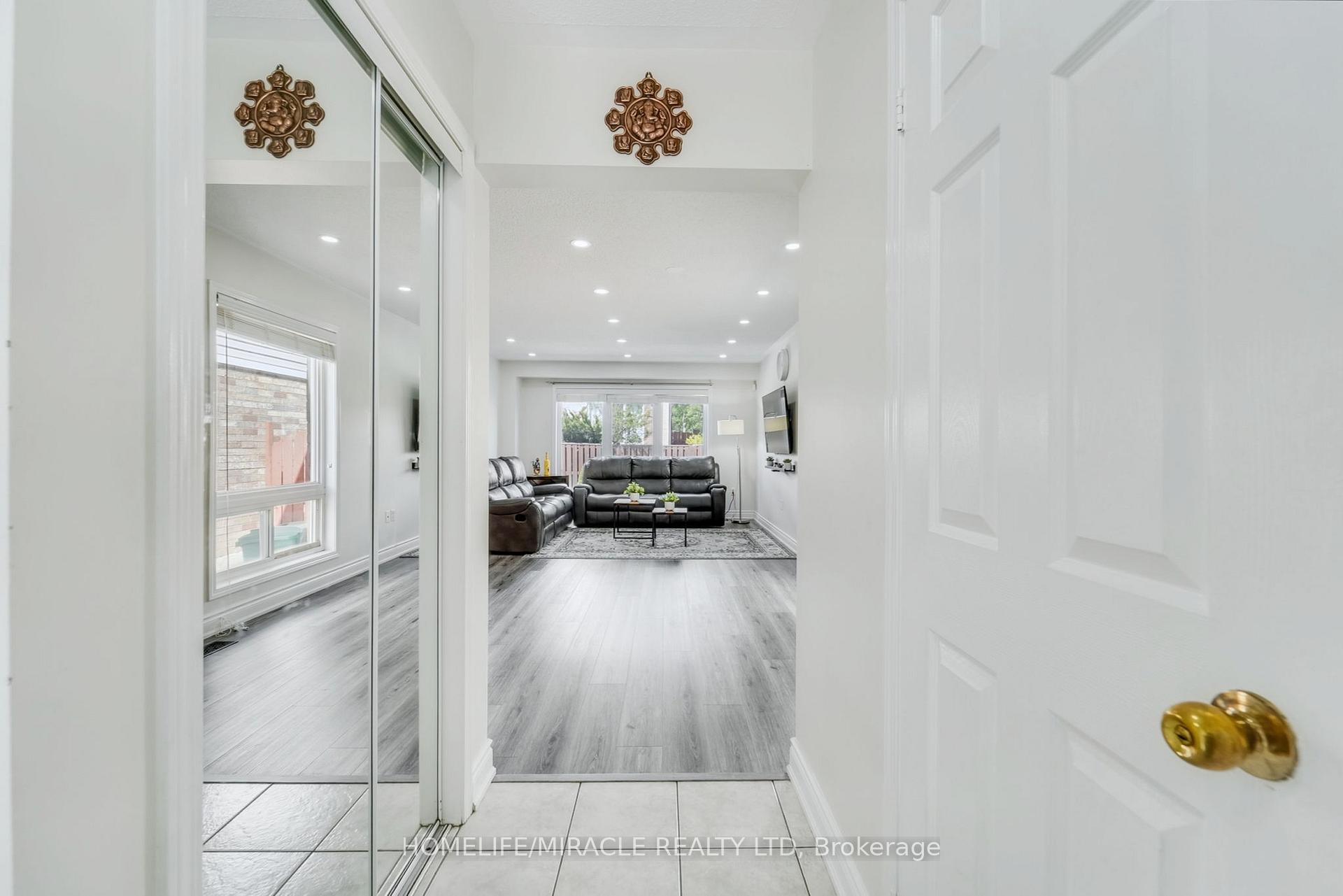 Photo 4 of 48 Jessop Drive, Brampton, Fletcher's Meadow — HOMEH