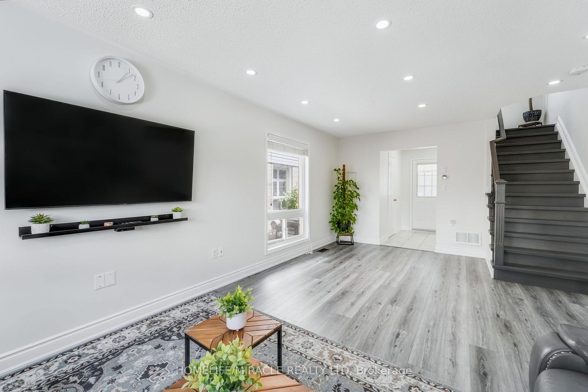 Photo 9 of 48 Jessop Drive, Brampton, Fletcher's Meadow — HOMEH