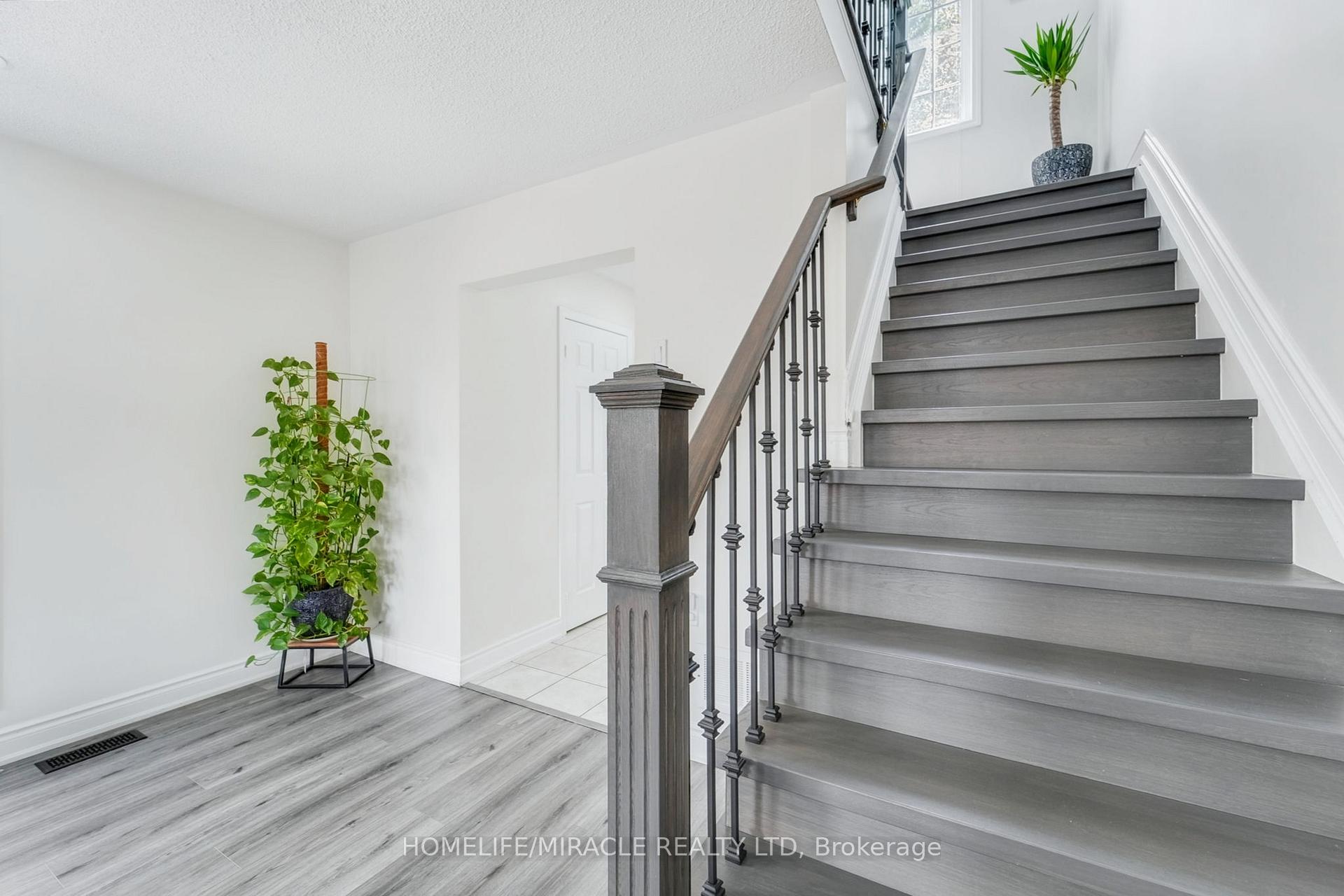 Photo 8 of 48 Jessop Drive, Brampton, Fletcher's Meadow — HOMEH