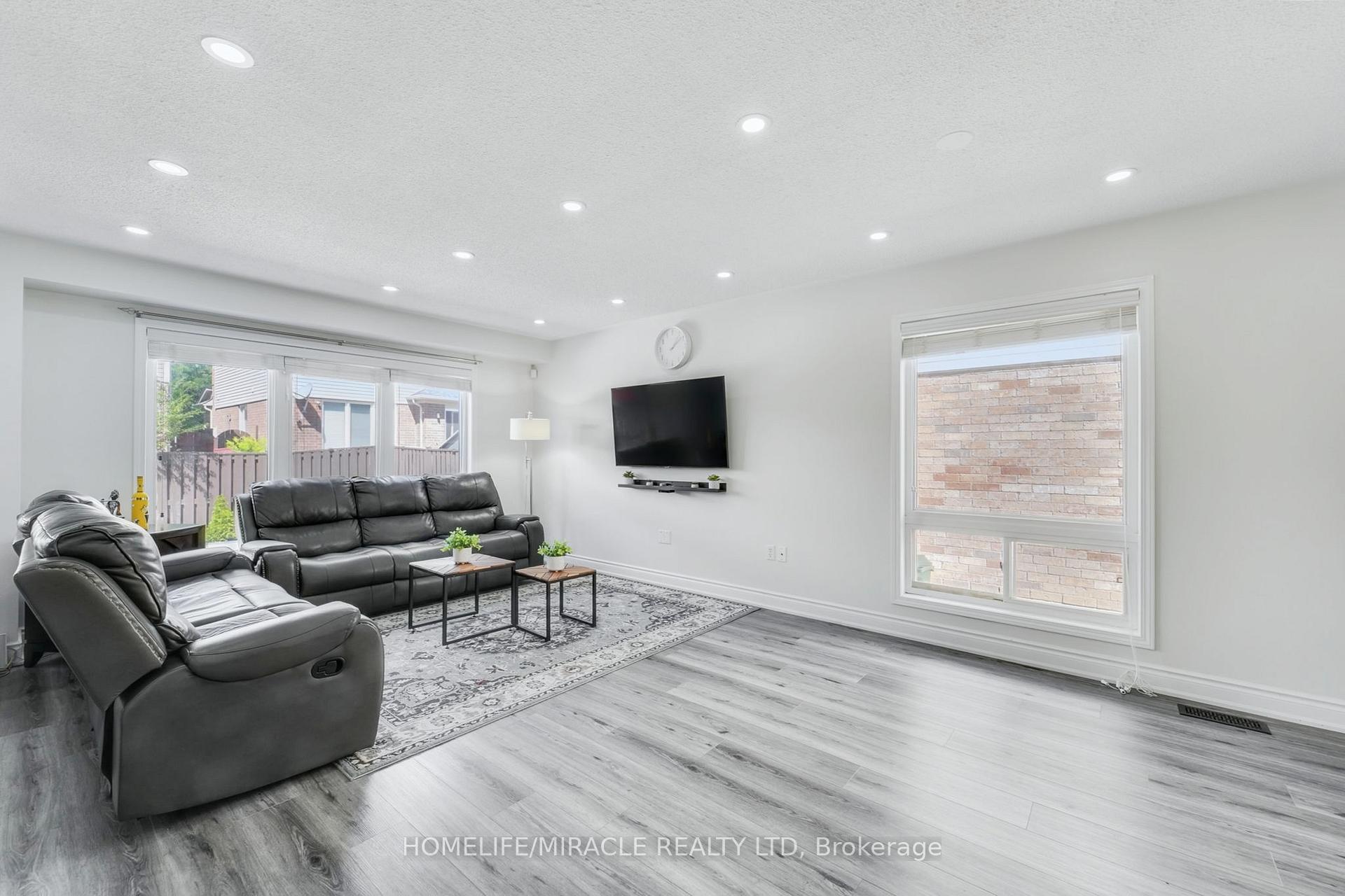Photo 13 of 48 Jessop Drive, Brampton, Fletcher's Meadow — HOMEH