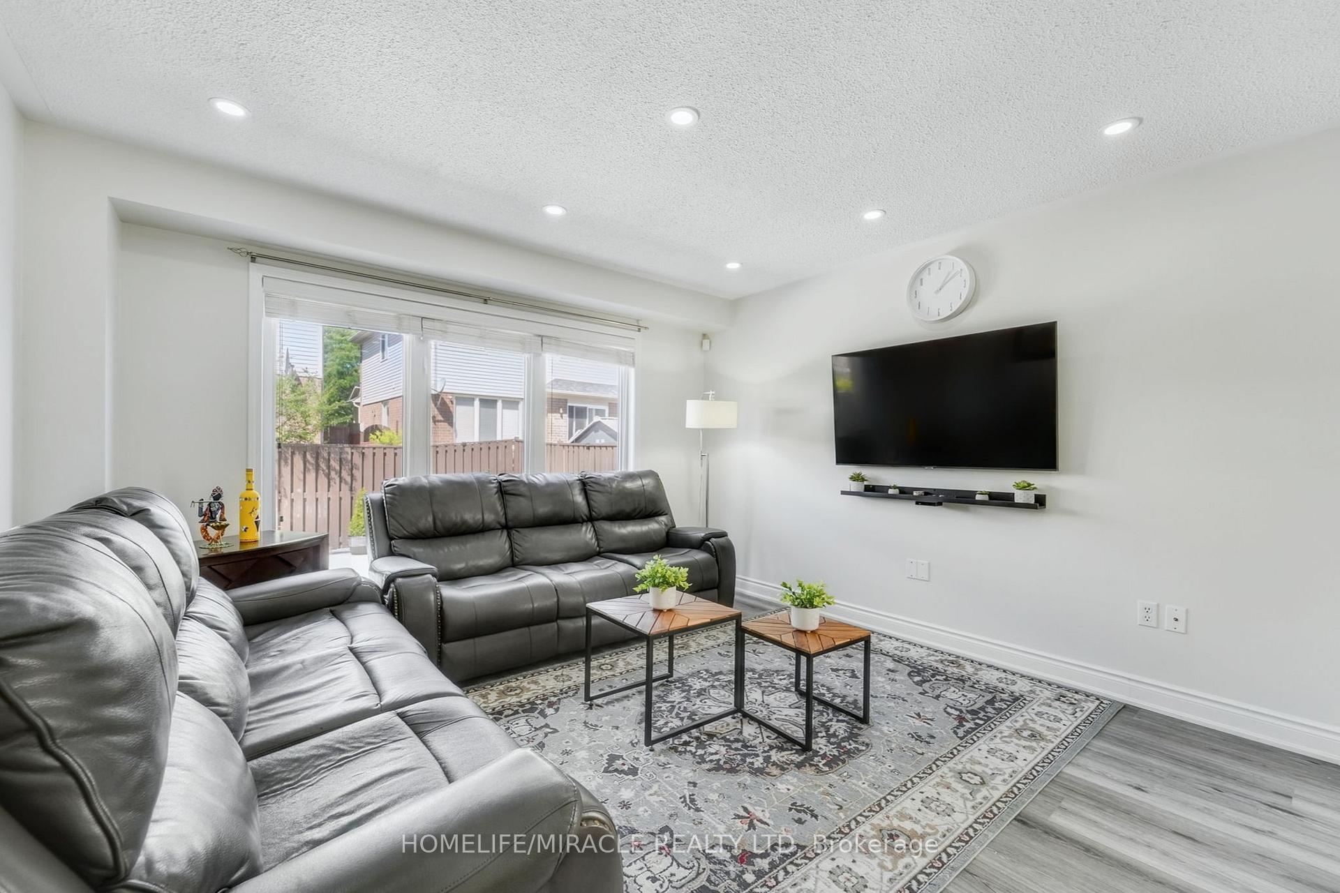 Photo 12 of 48 Jessop Drive, Brampton, Fletcher's Meadow — HOMEH