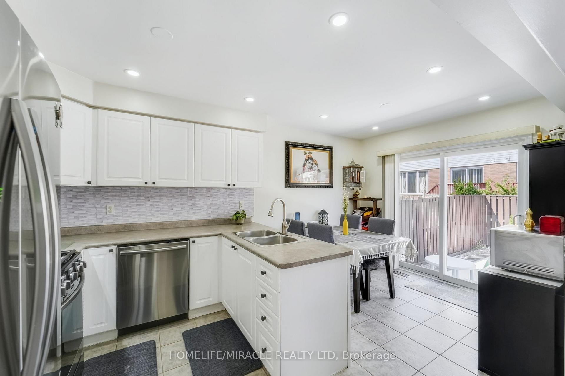 Photo 15 of 48 Jessop Drive, Brampton, Fletcher's Meadow — HOMEH