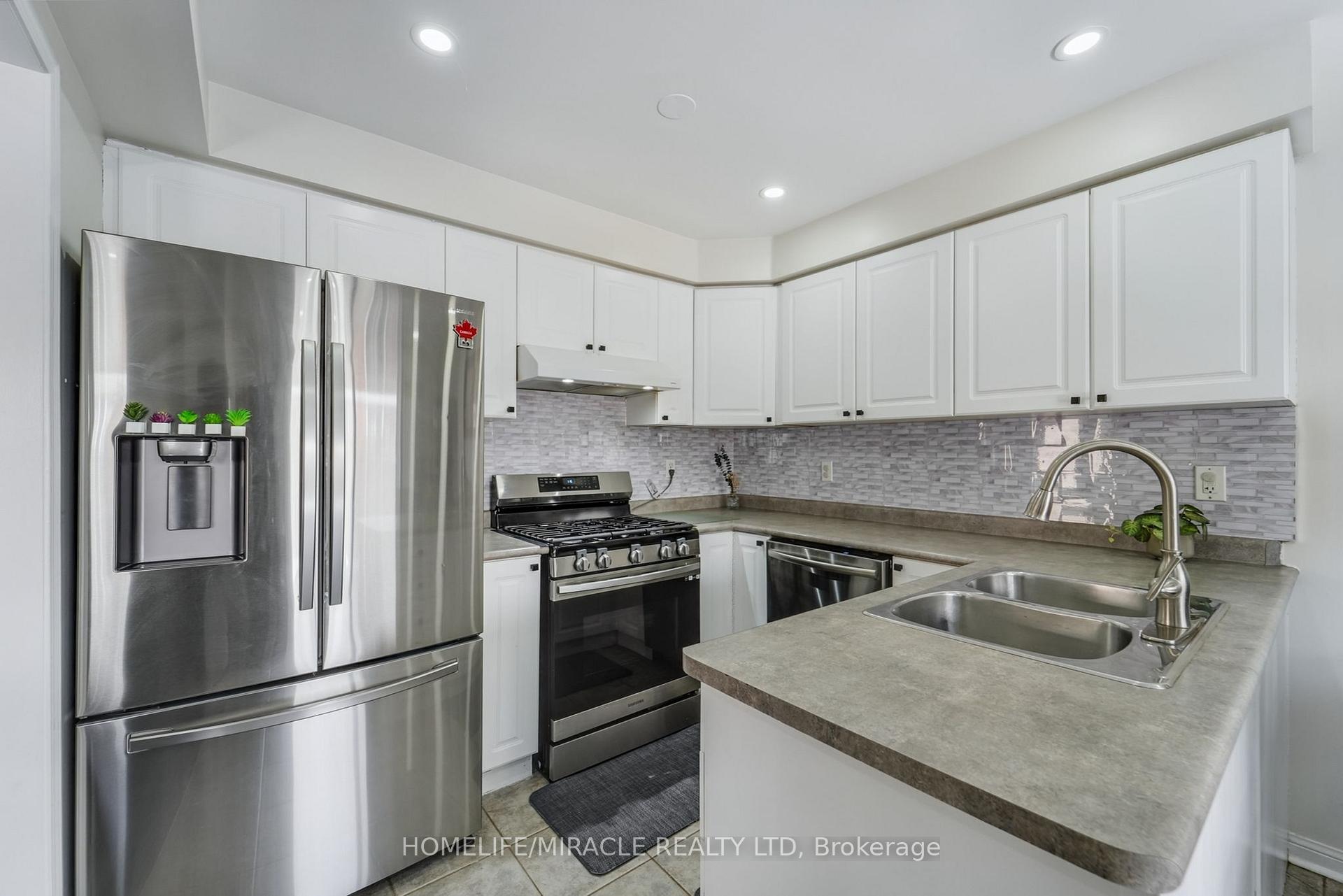 Photo 11 of 48 Jessop Drive, Brampton, Fletcher's Meadow — HOMEH