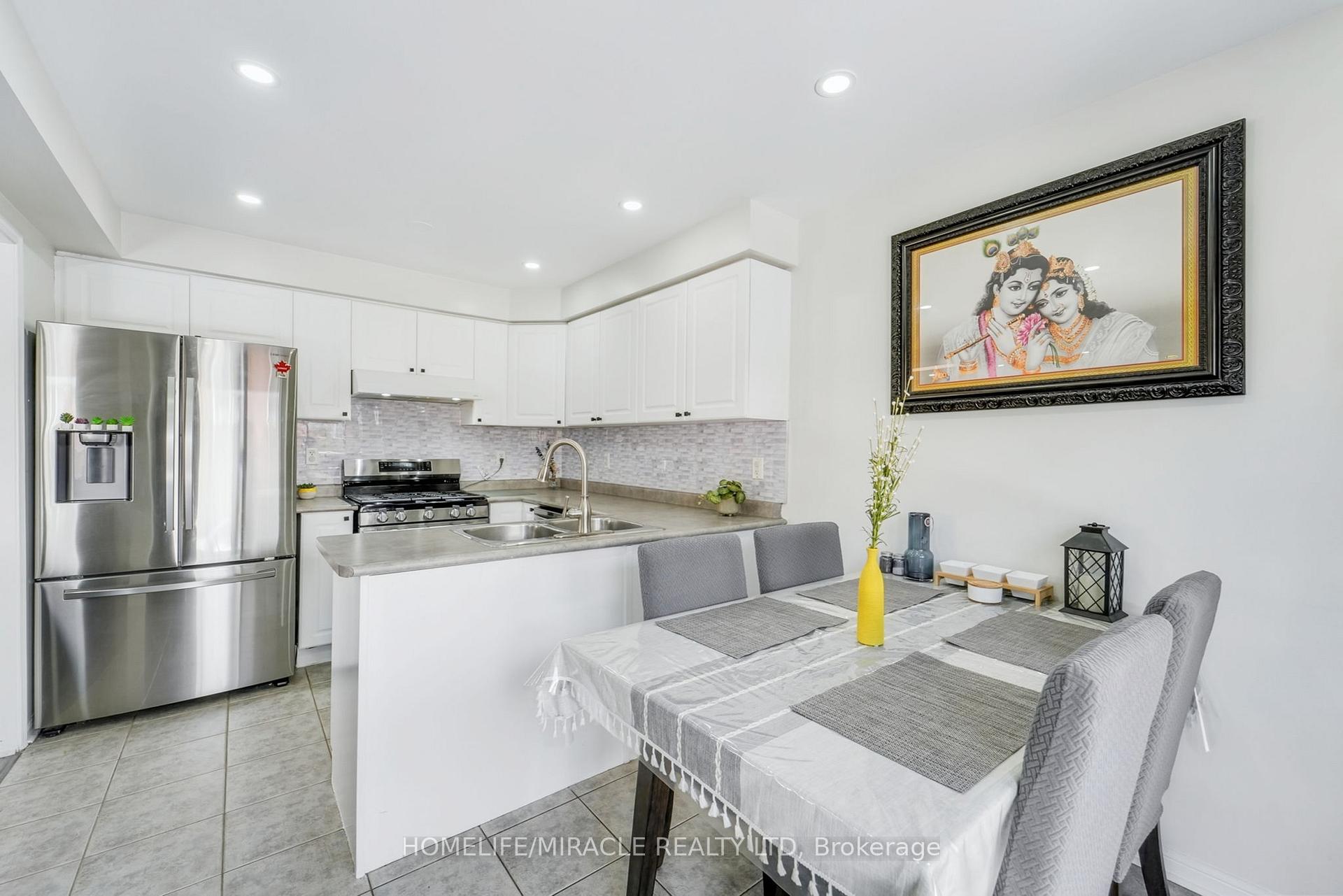 Photo 14 of 48 Jessop Drive, Brampton, Fletcher's Meadow — HOMEH