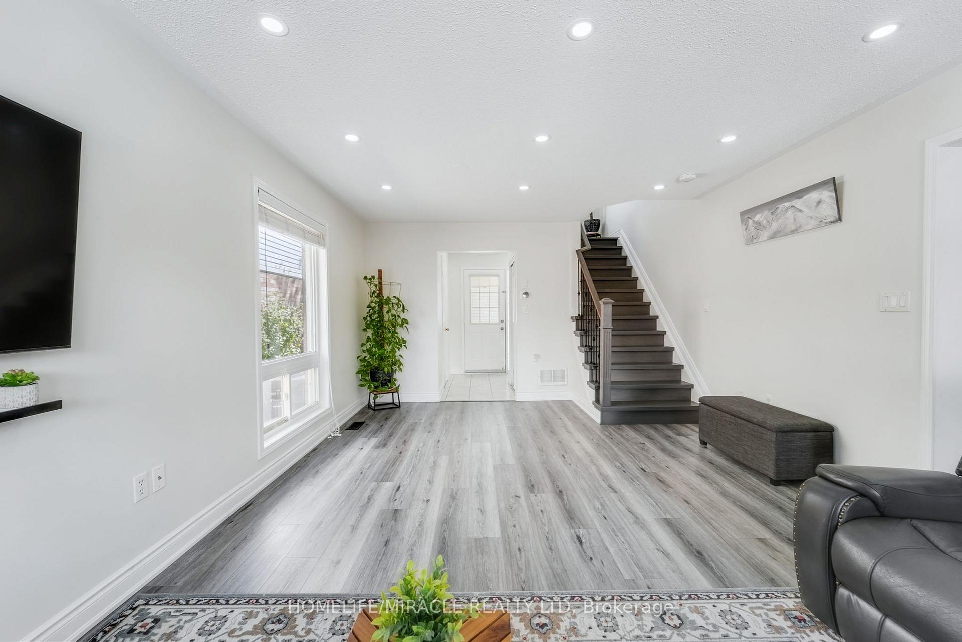 Photo 25 of 48 Jessop Drive, Brampton, Fletcher's Meadow — HOMEH