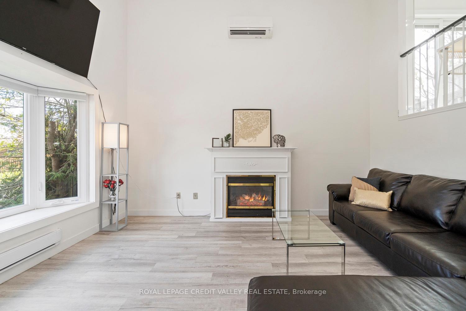 Photo 5 of 13 Kinzie Lane, Barrie, Grove East — HOMEH