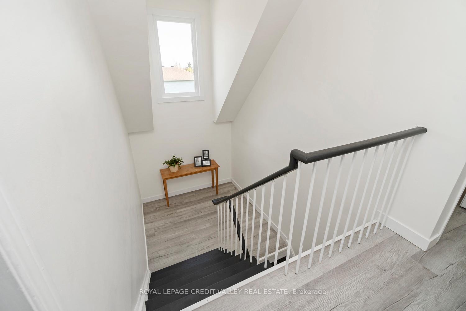 Photo 14 of 13 Kinzie Lane, Barrie, Grove East — HOMEH