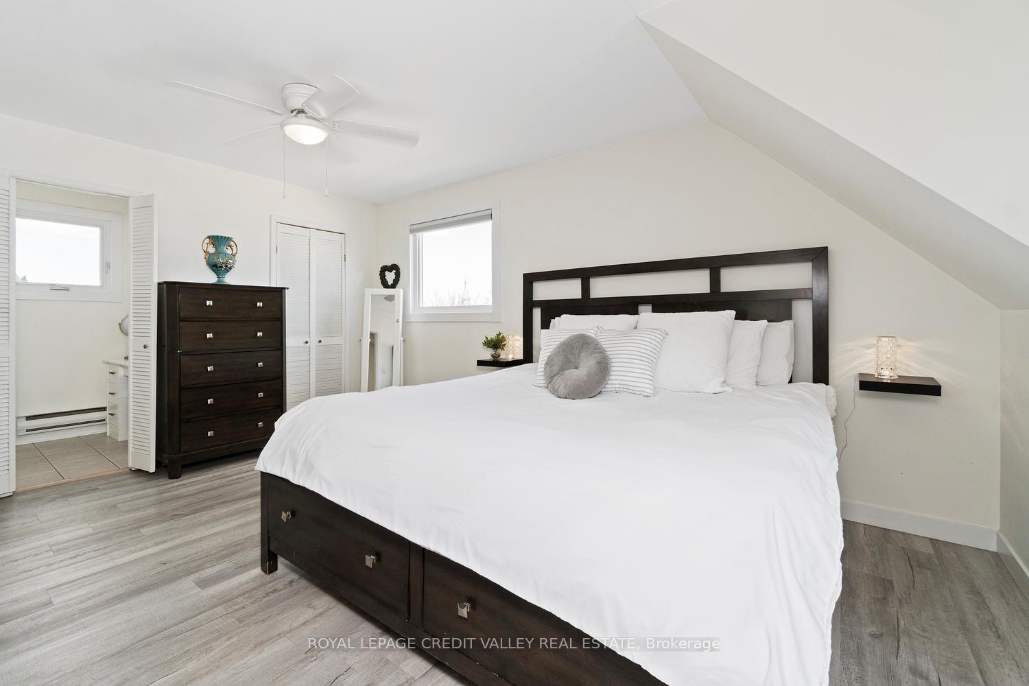 Photo 15 of 13 Kinzie Lane, Barrie, Grove East — HOMEH
