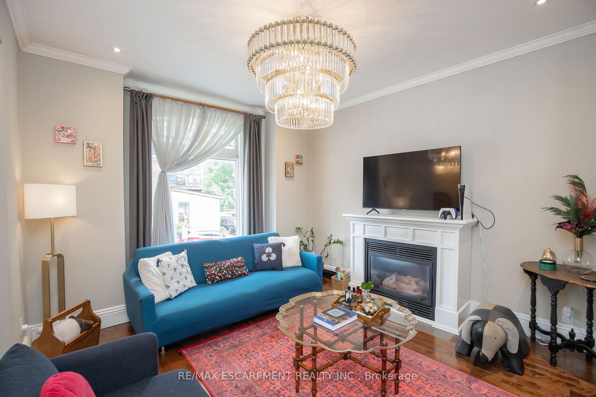 Photo 3 of 167 Napier Street, Hamilton, Strathcona — HOMEH