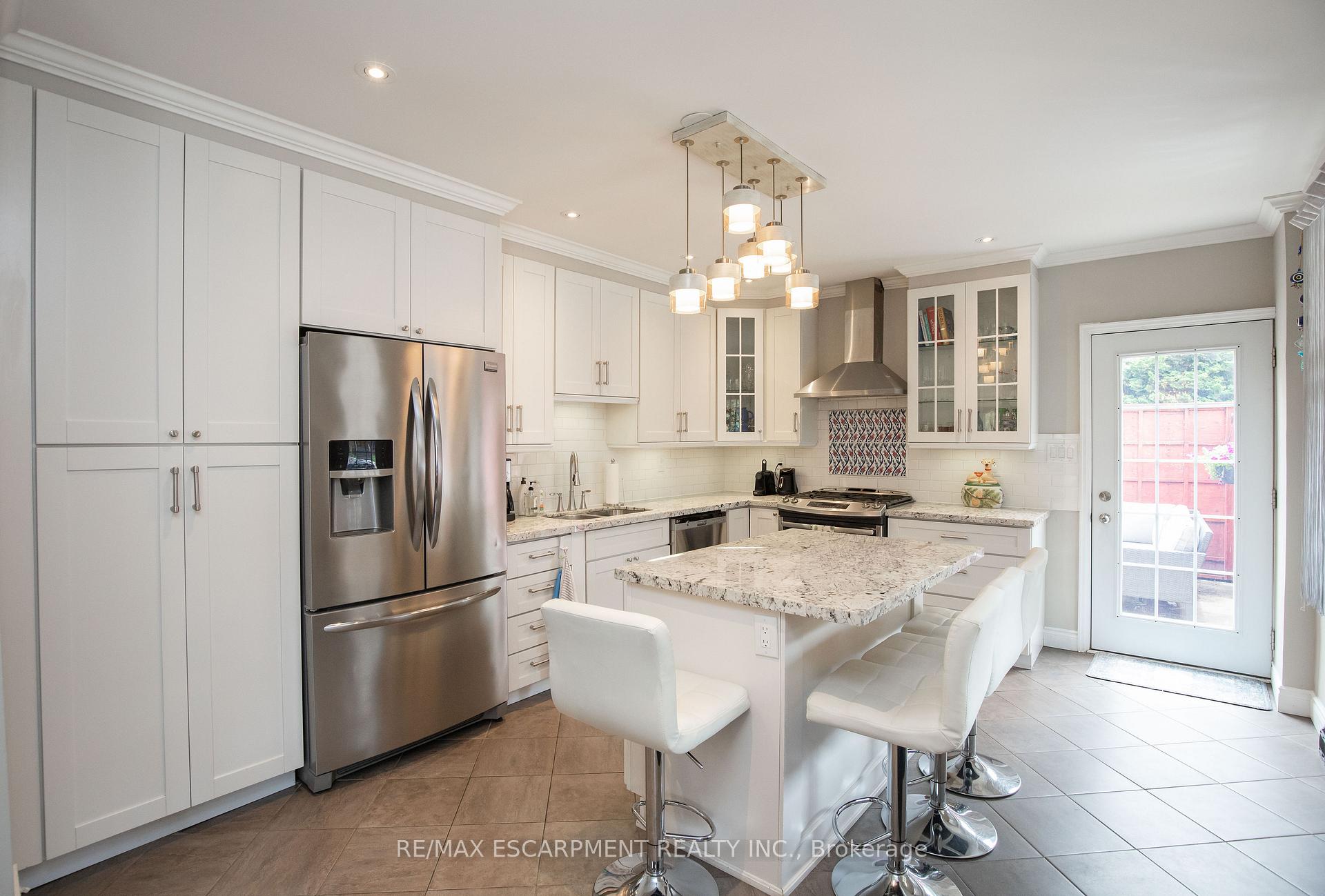 Photo 13 of 167 Napier Street, Hamilton, Strathcona — HOMEH