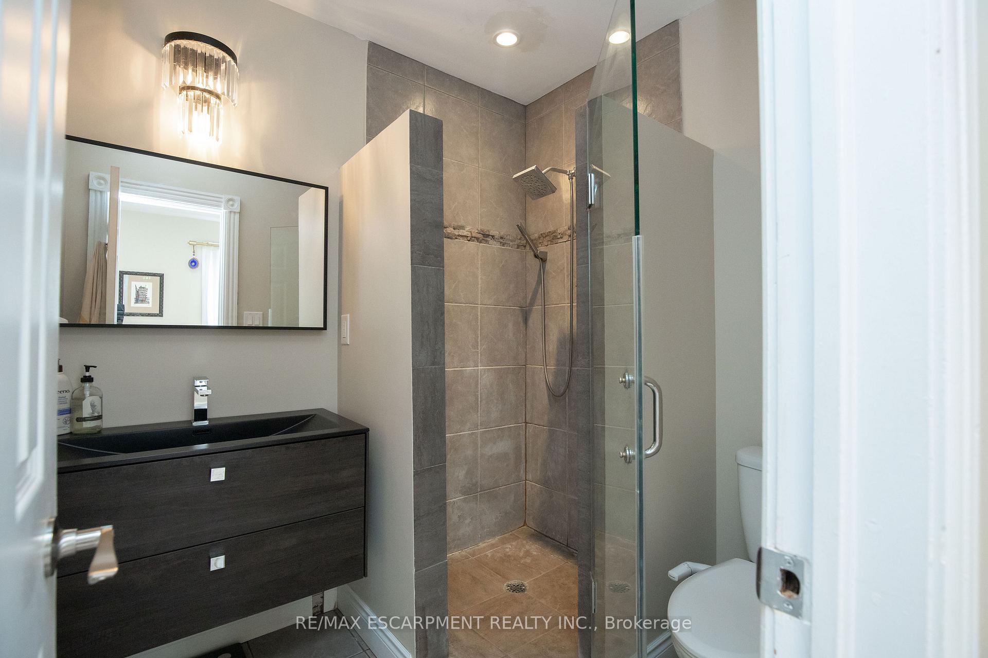 Photo 14 of 167 Napier Street, Hamilton, Strathcona — HOMEH