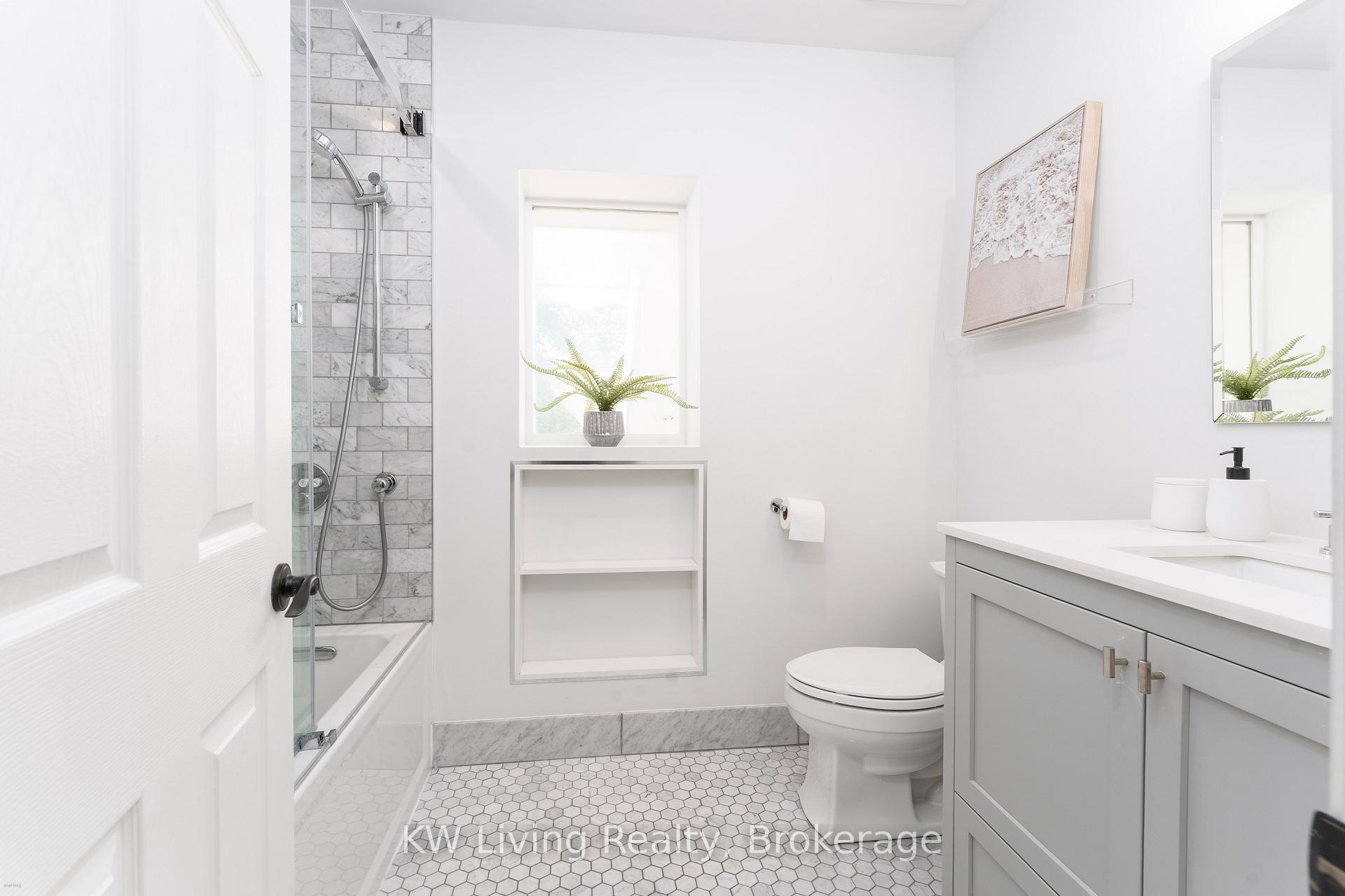Photo 4 of 96 Edith Drive, Toronto, Yonge-Eglinton — HOMEH