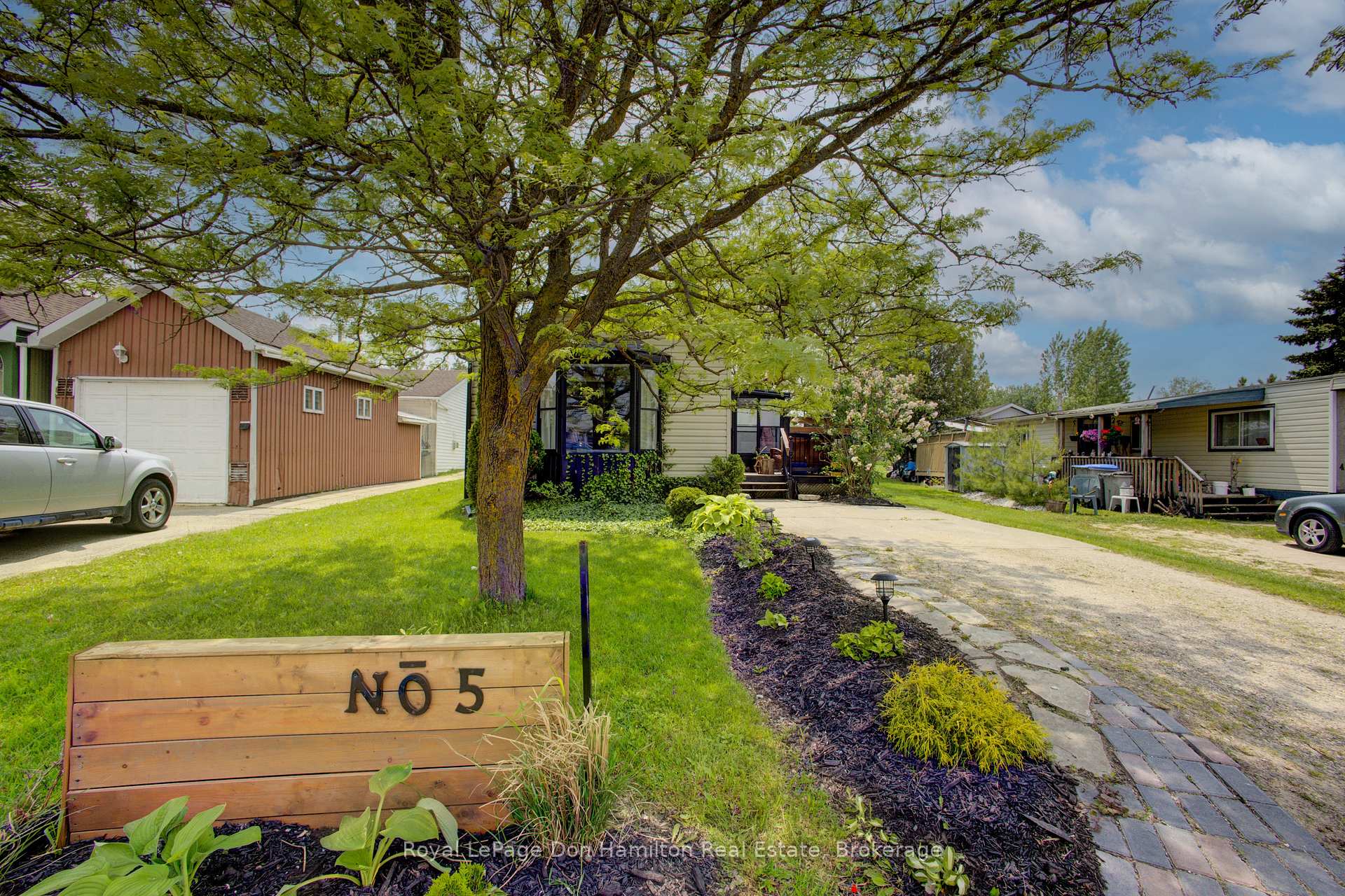Front of Unit 5, 450 Tremaine Avenue S